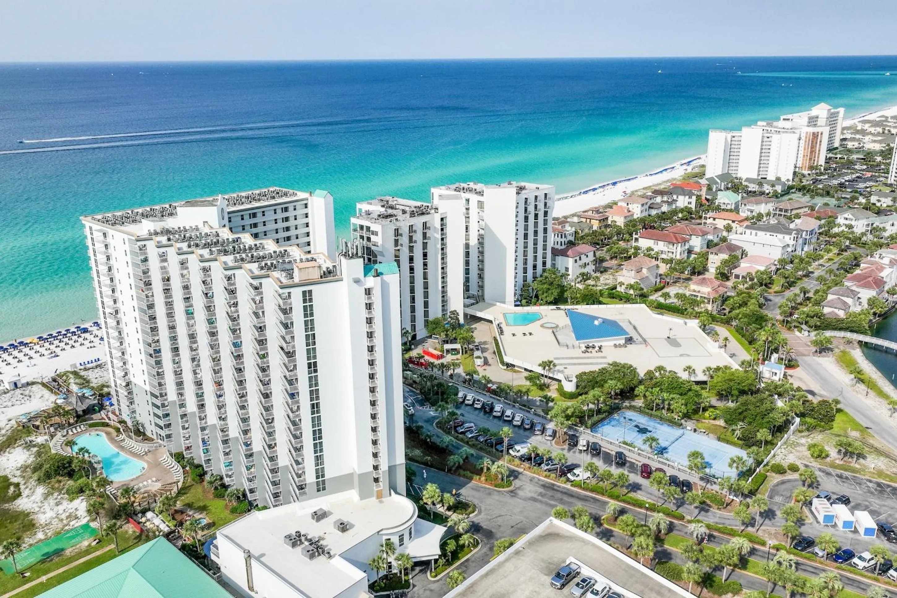 Property building in Pelican Beach Resort by Panhandle Getaways