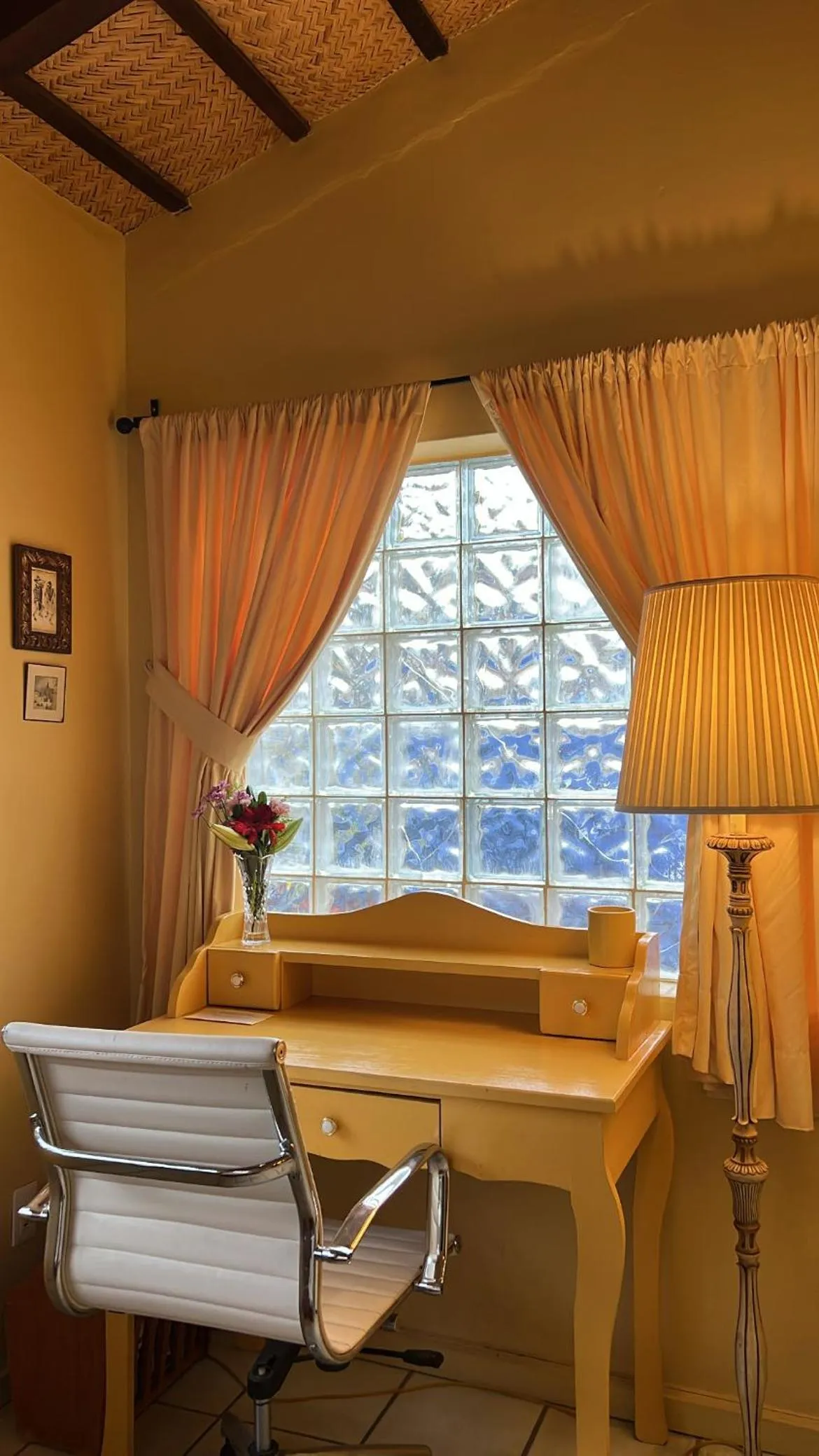 hair dresser in Estrellita's Bed & Breakfast