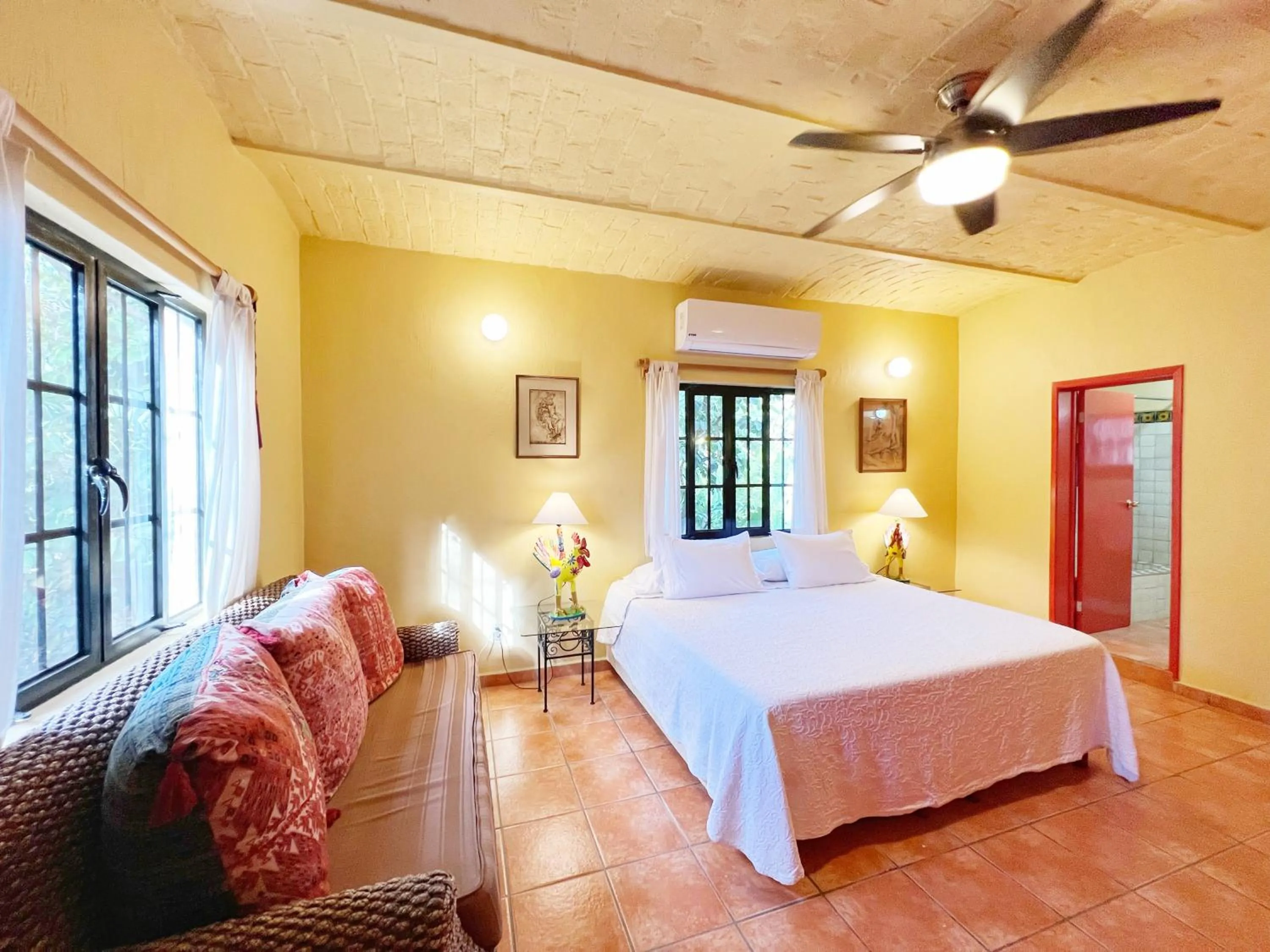 Bed in Estrellita's Bed & Breakfast