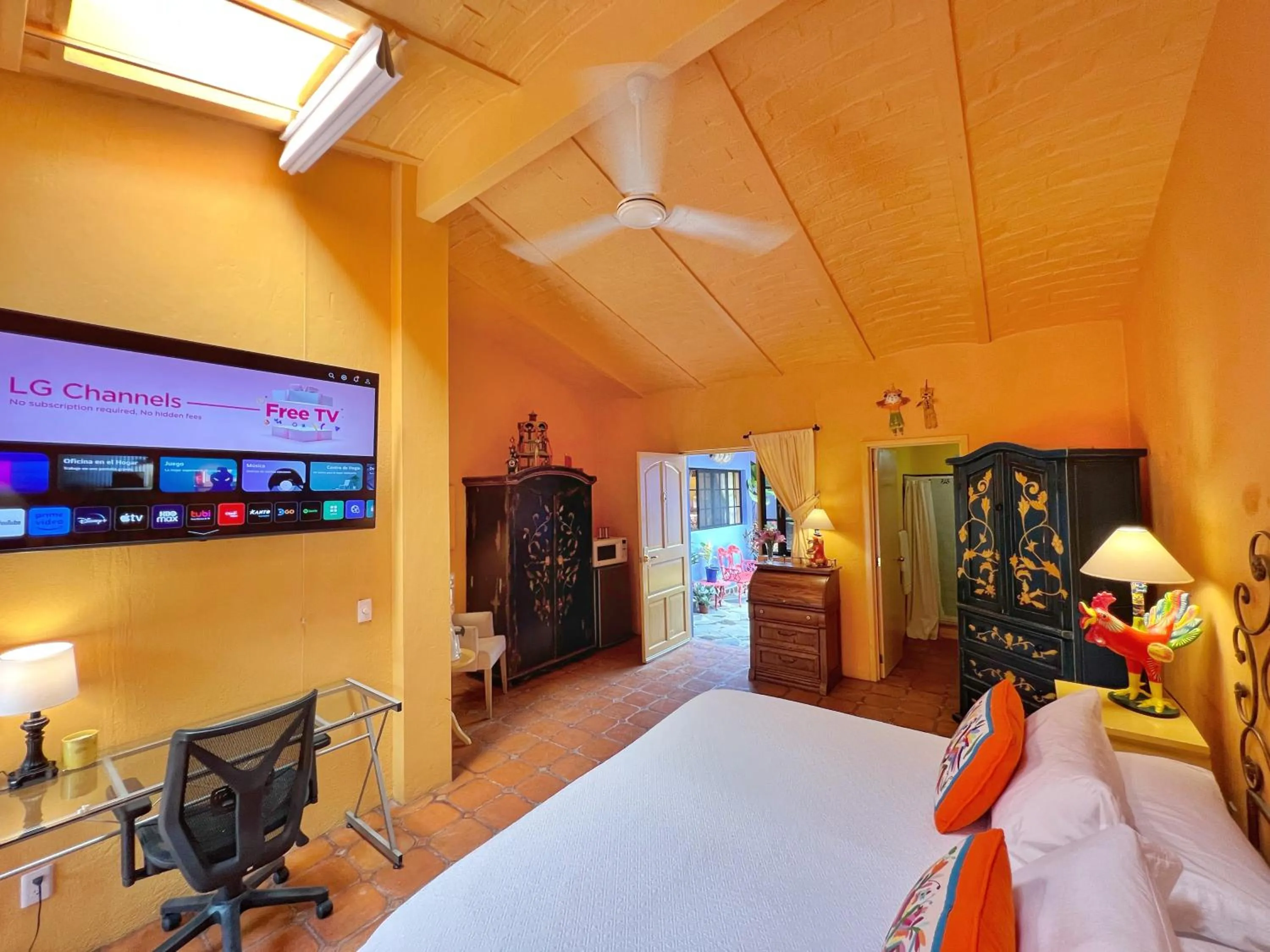 Bed in Estrellita's Bed & Breakfast