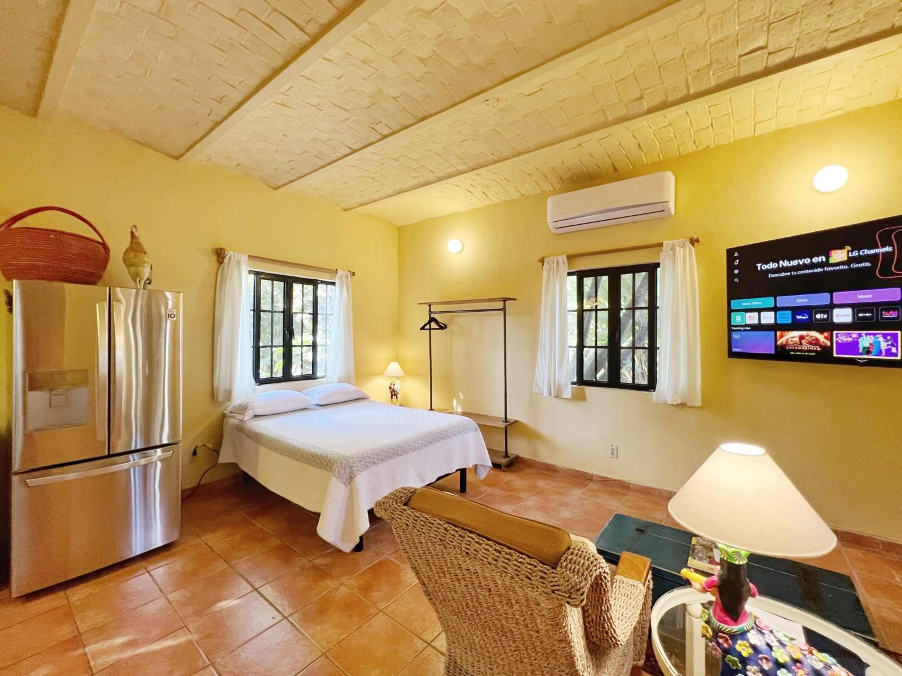 Bed in Estrellita's Bed & Breakfast