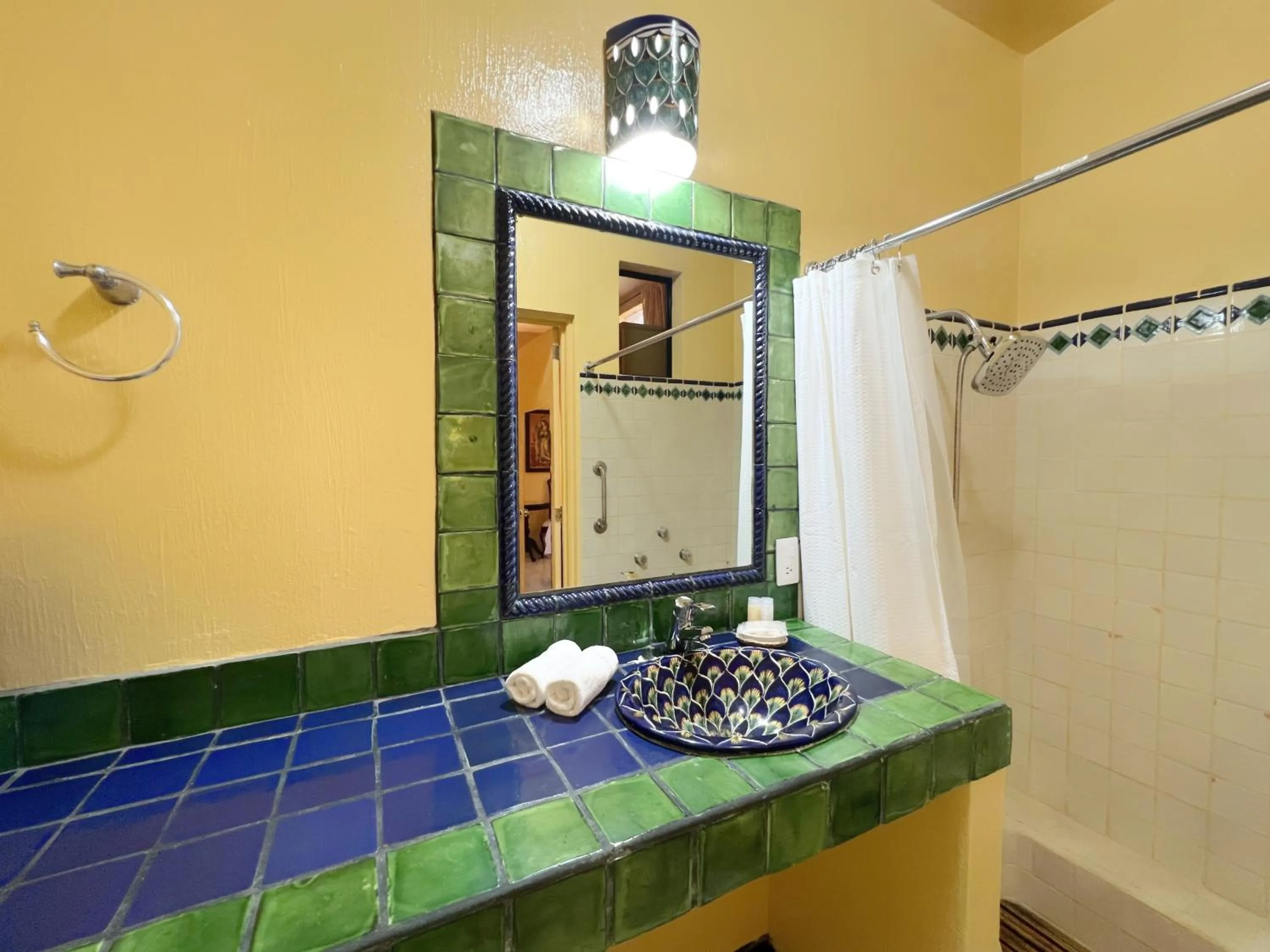 Shower in Estrellita's Bed & Breakfast