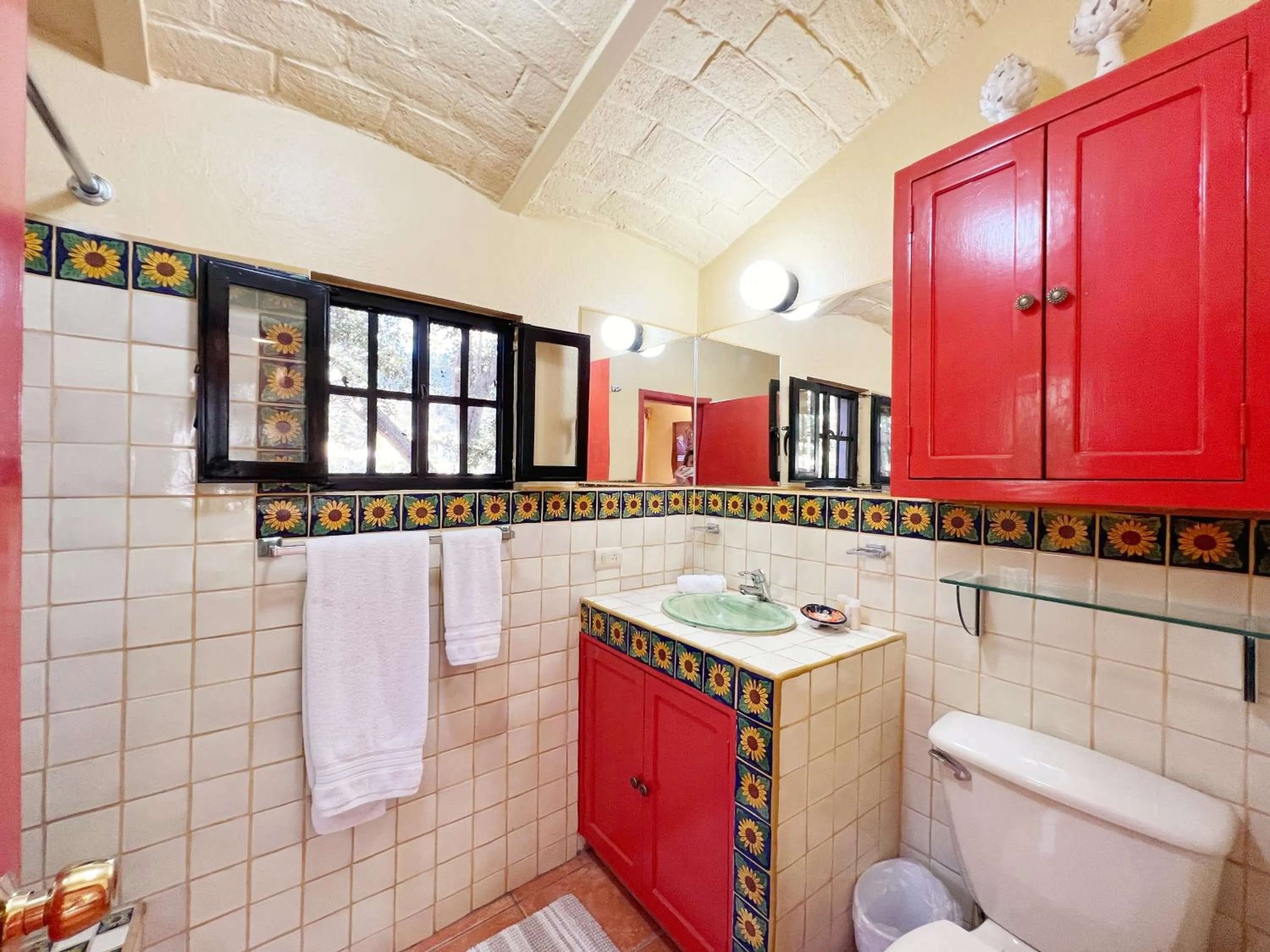 Toilet in Estrellita's Bed & Breakfast