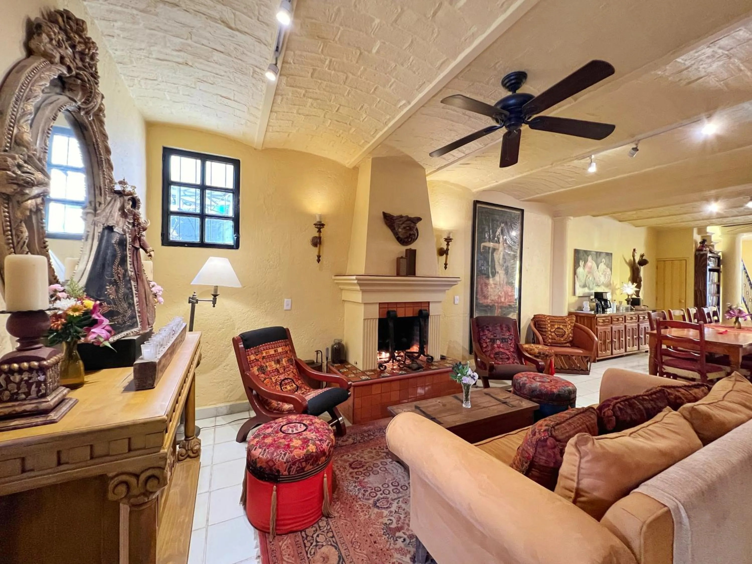 TV and multimedia in Estrellita's Bed & Breakfast