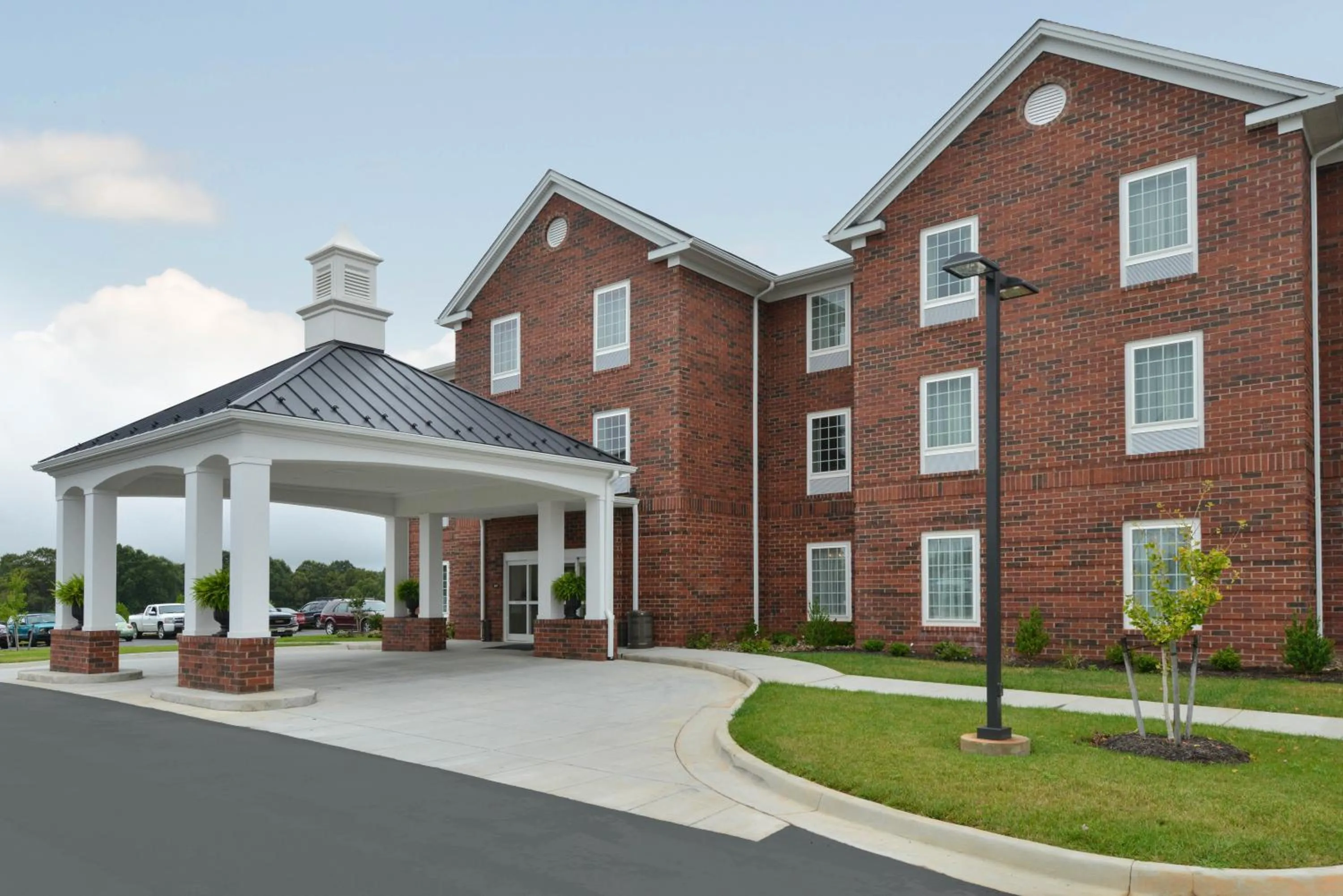 Property building in Appomattox Inn and Suites
