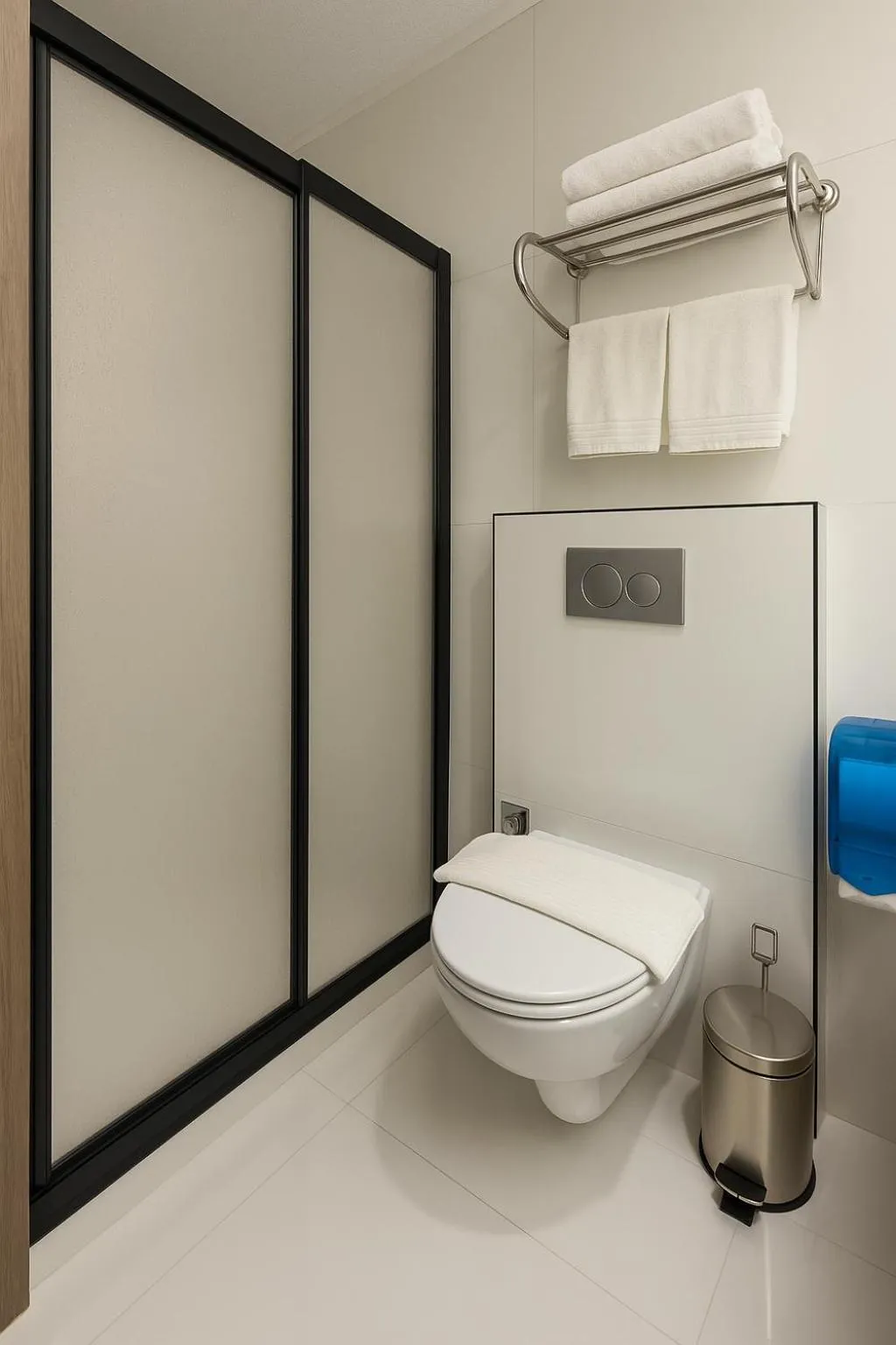 Toilet in Positive Hotel