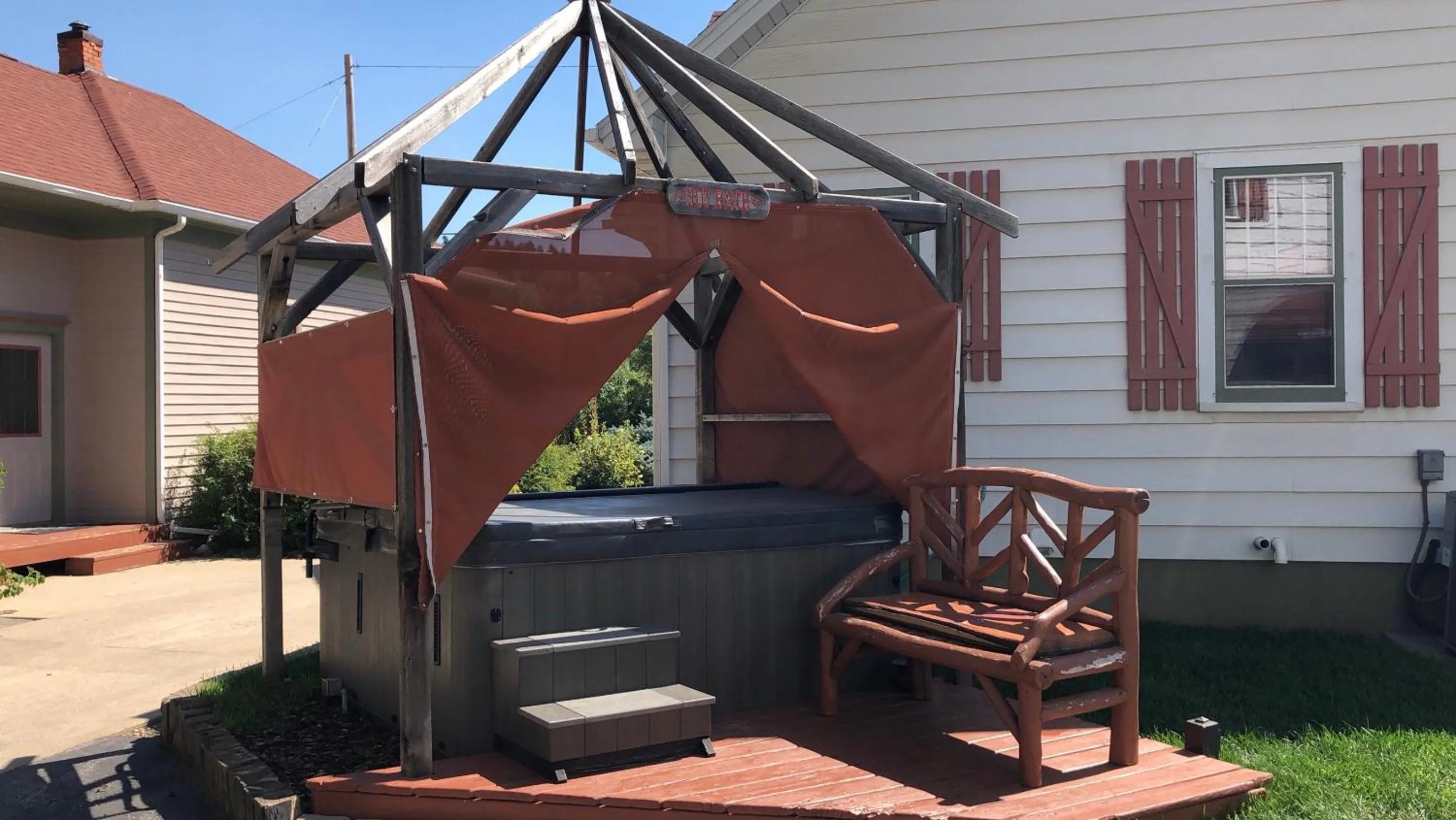 Hot Tub in First Deadwood Cottages