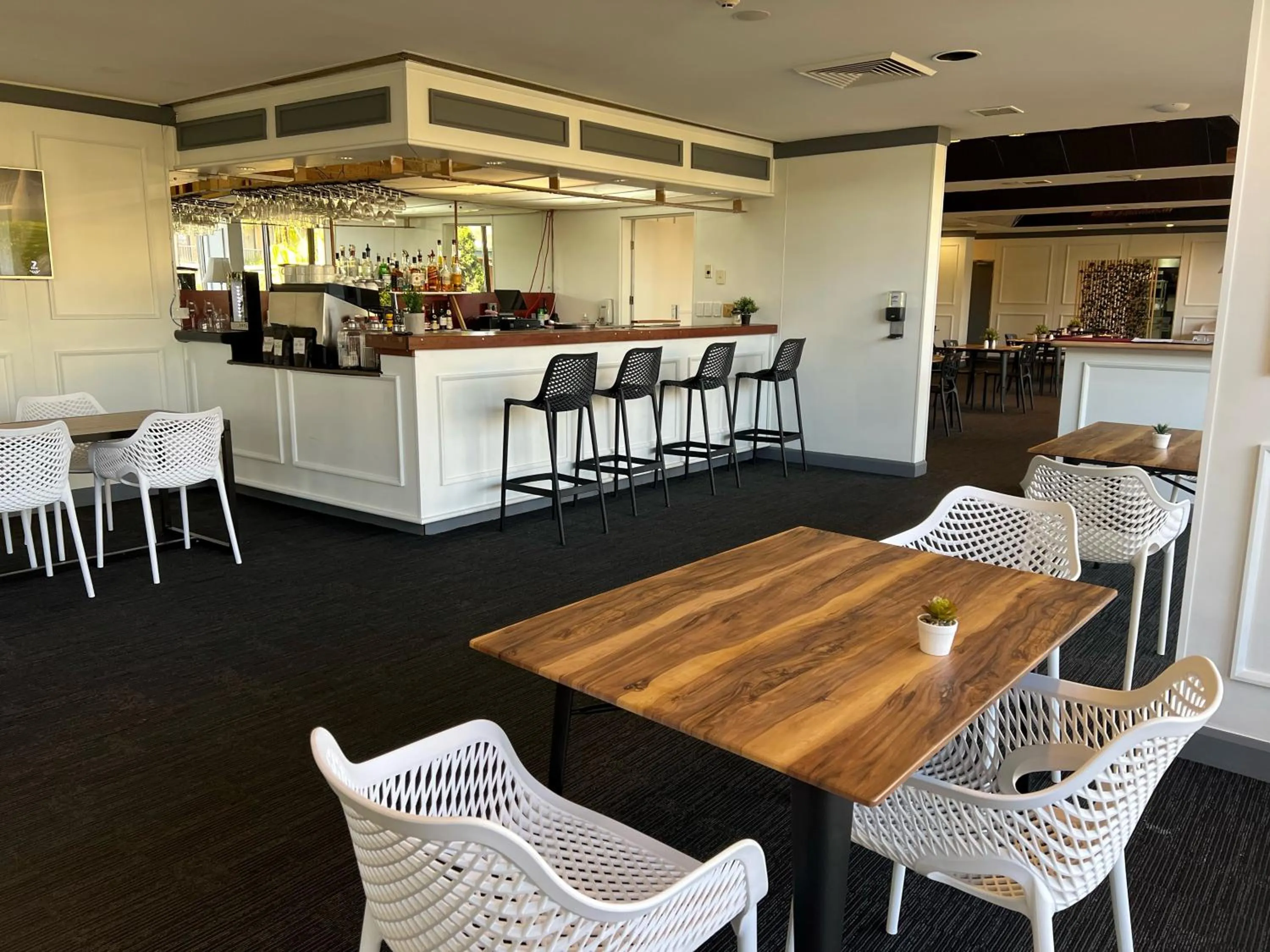 Restaurant/places to eat in John Hunter Motel Muswellbrook