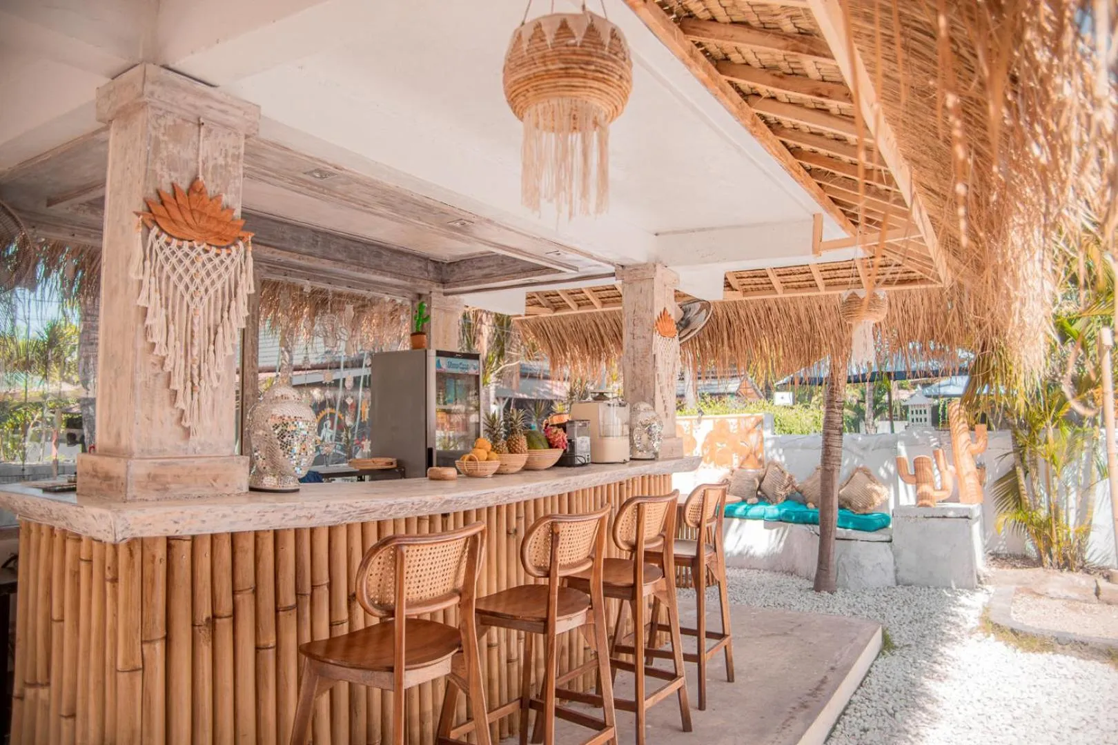 Restaurant/places to eat in Color Cottage