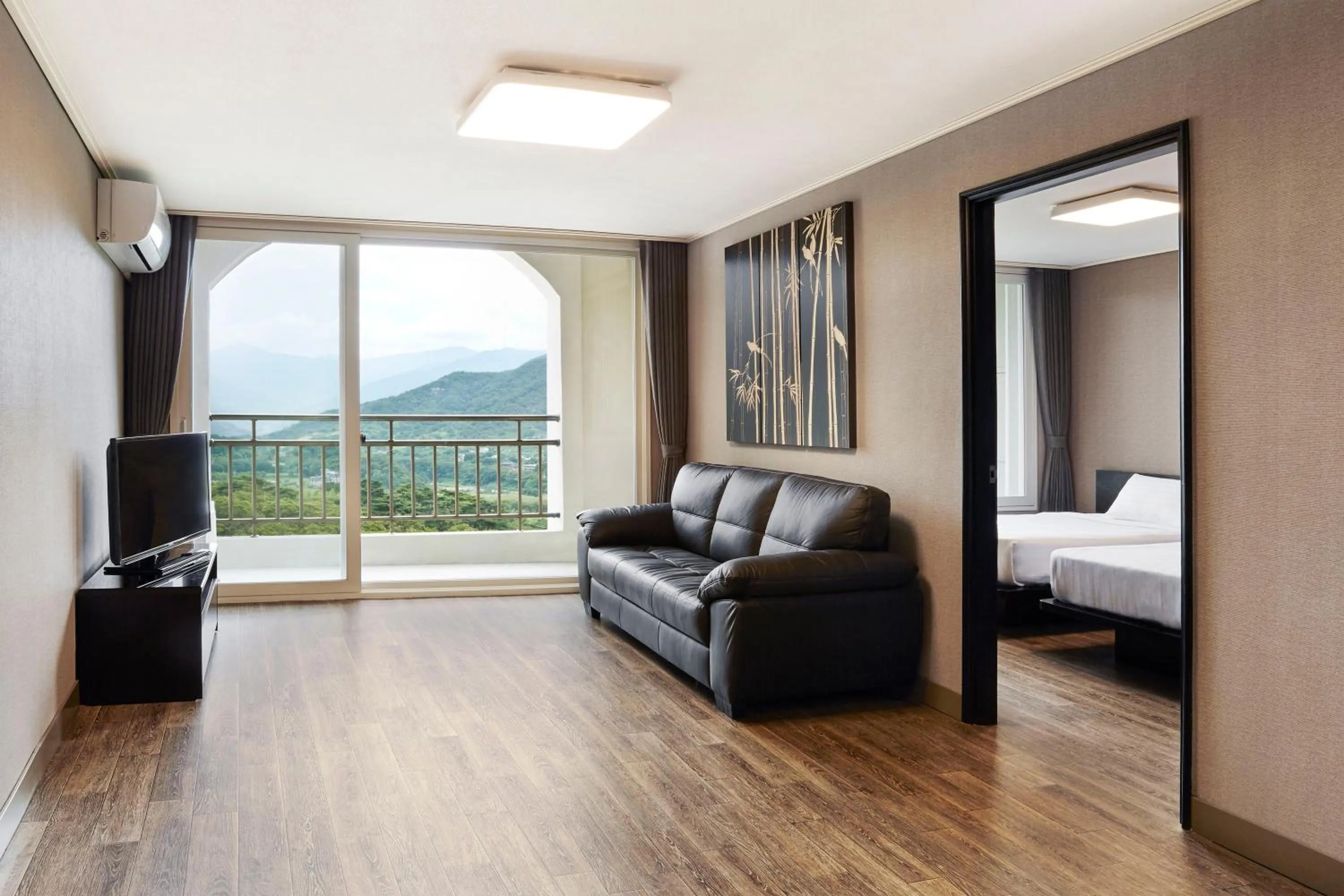 Living room, Bed in KensingtonResort JirisanHadong