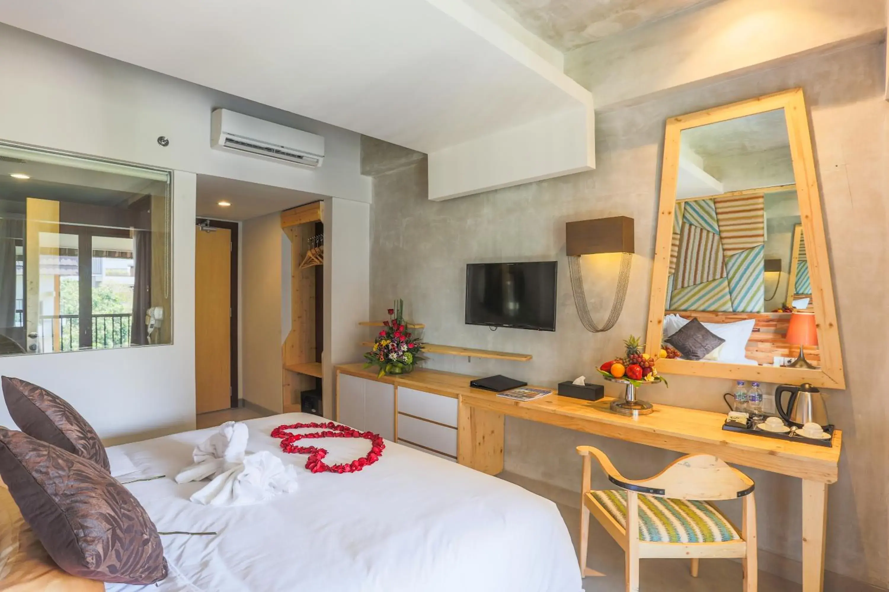 Bedroom, TV/Entertainment Center in Serela Legian by KAGUM Hotels