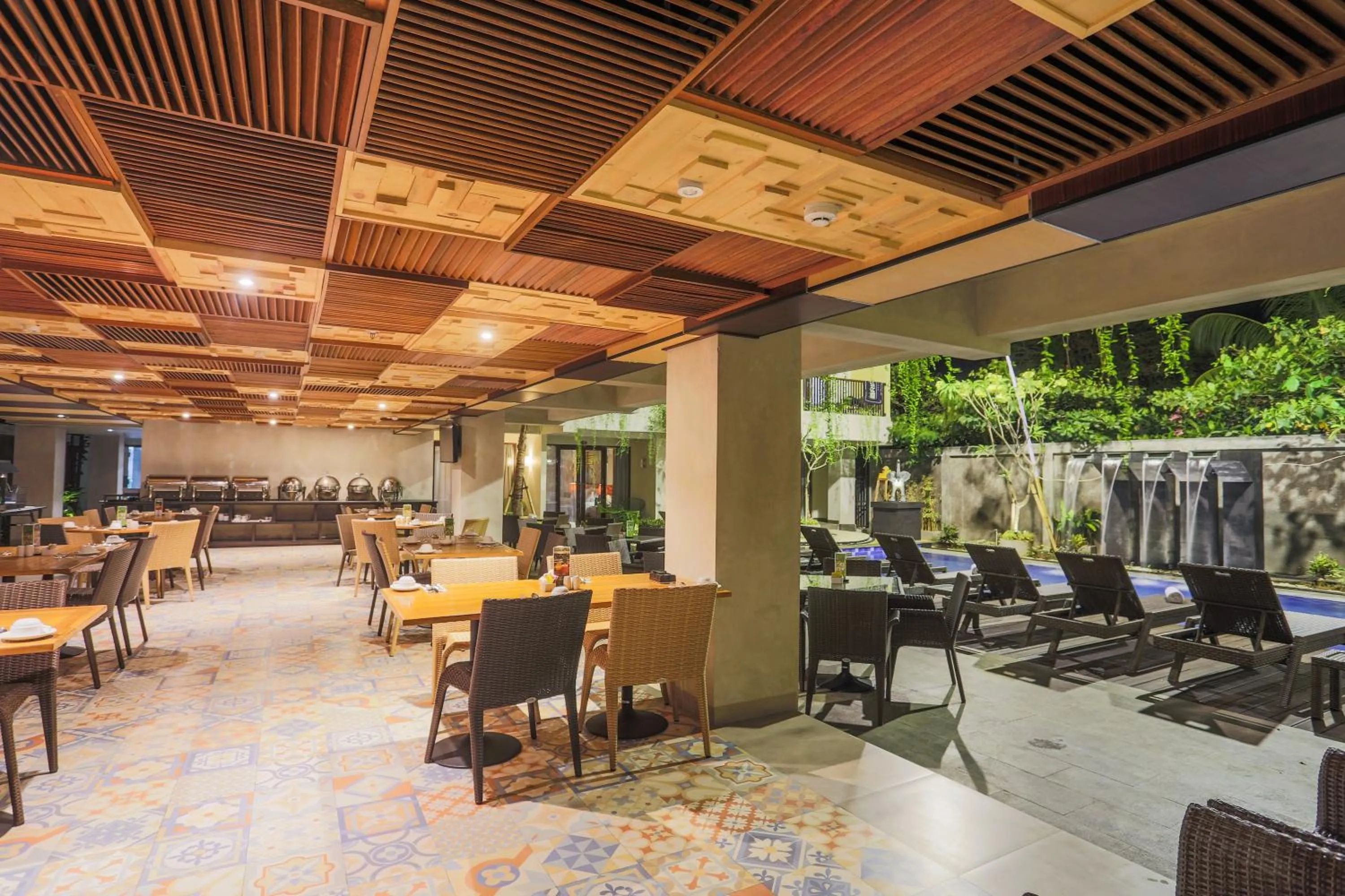 Restaurant/places to eat in Serela Legian by KAGUM Hotels