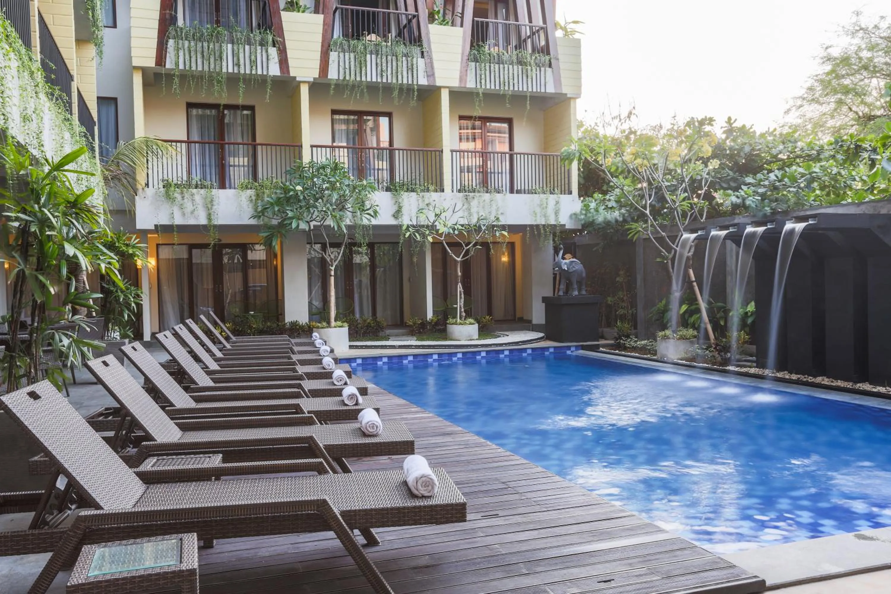 Seating area in Serela Legian by KAGUM Hotels