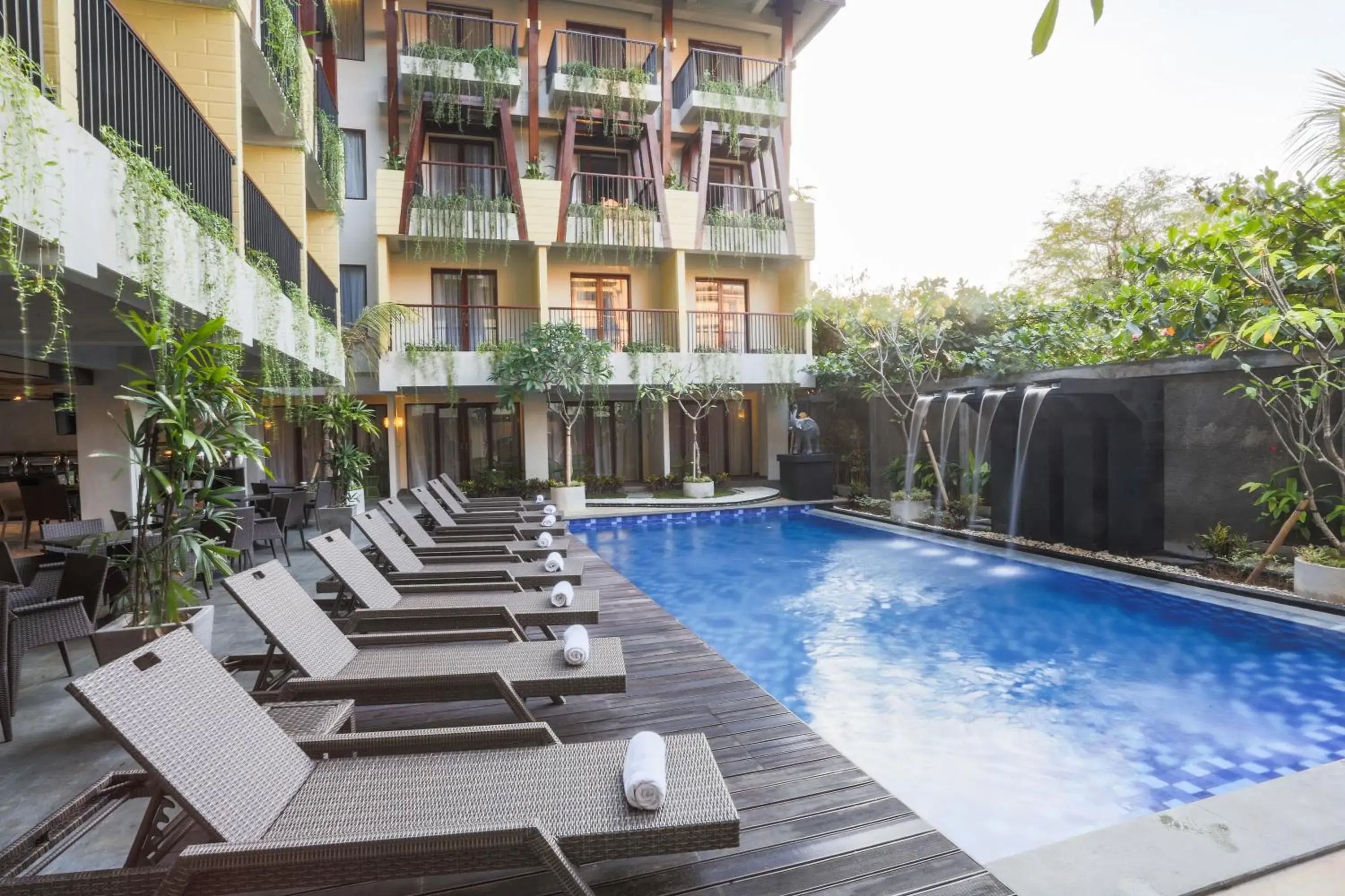 Restaurant/places to eat, Swimming Pool in Serela Legian by KAGUM Hotels