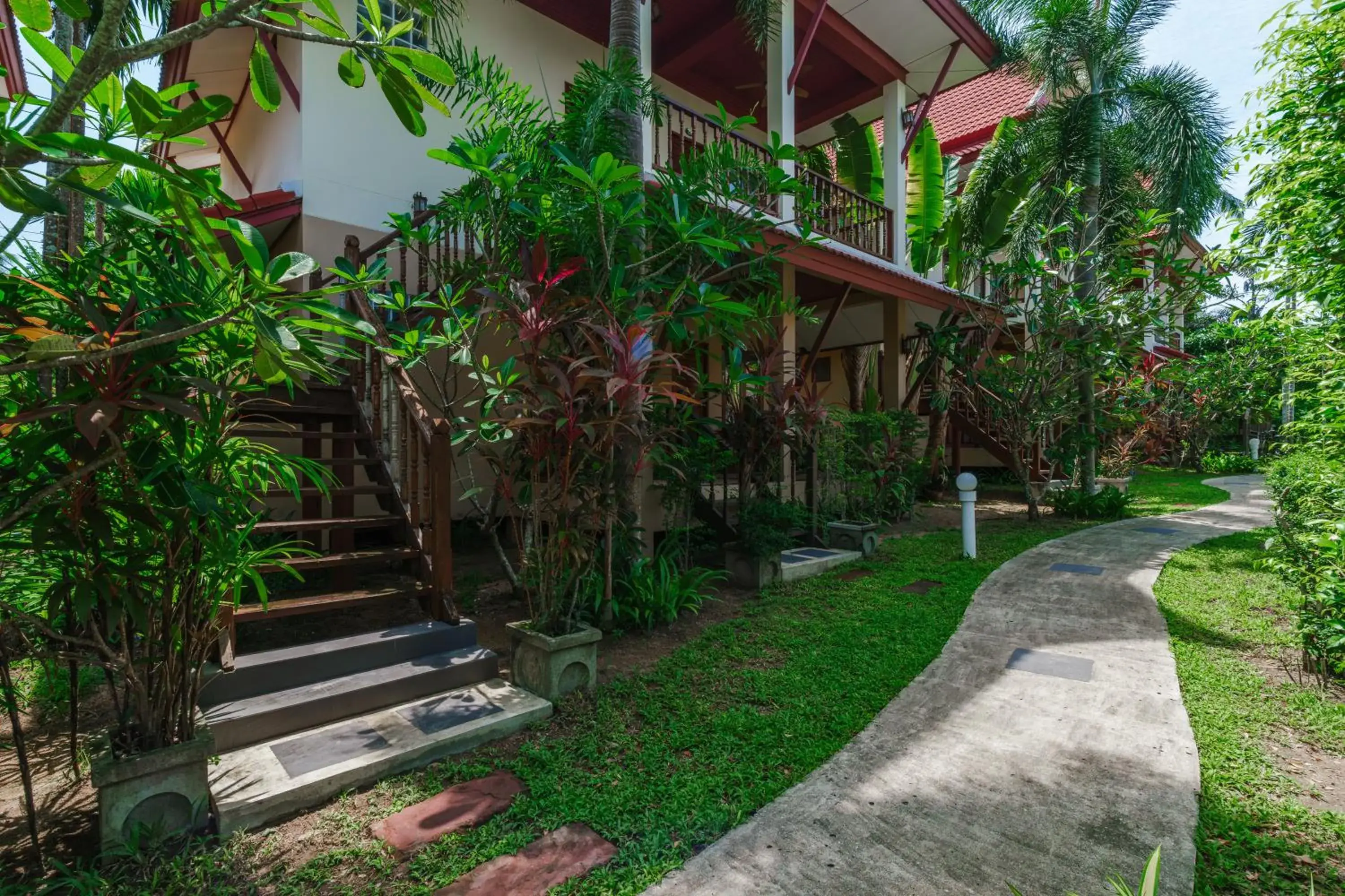 Property building in Palm Village Property building in Palm Village