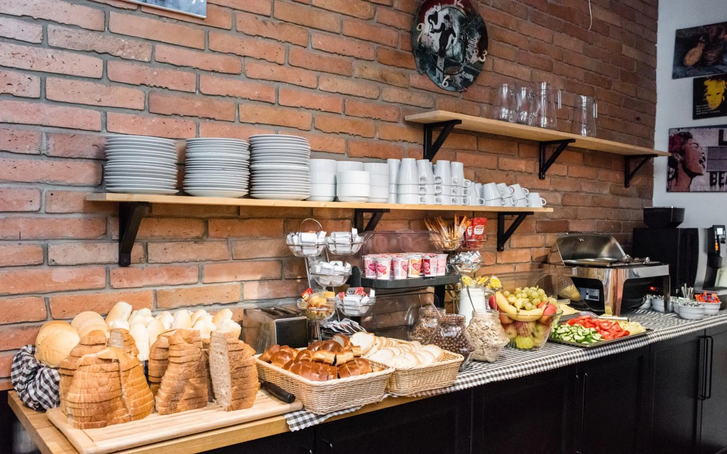 Buffet breakfast in Charming & Cozy Ambiente Apartments
