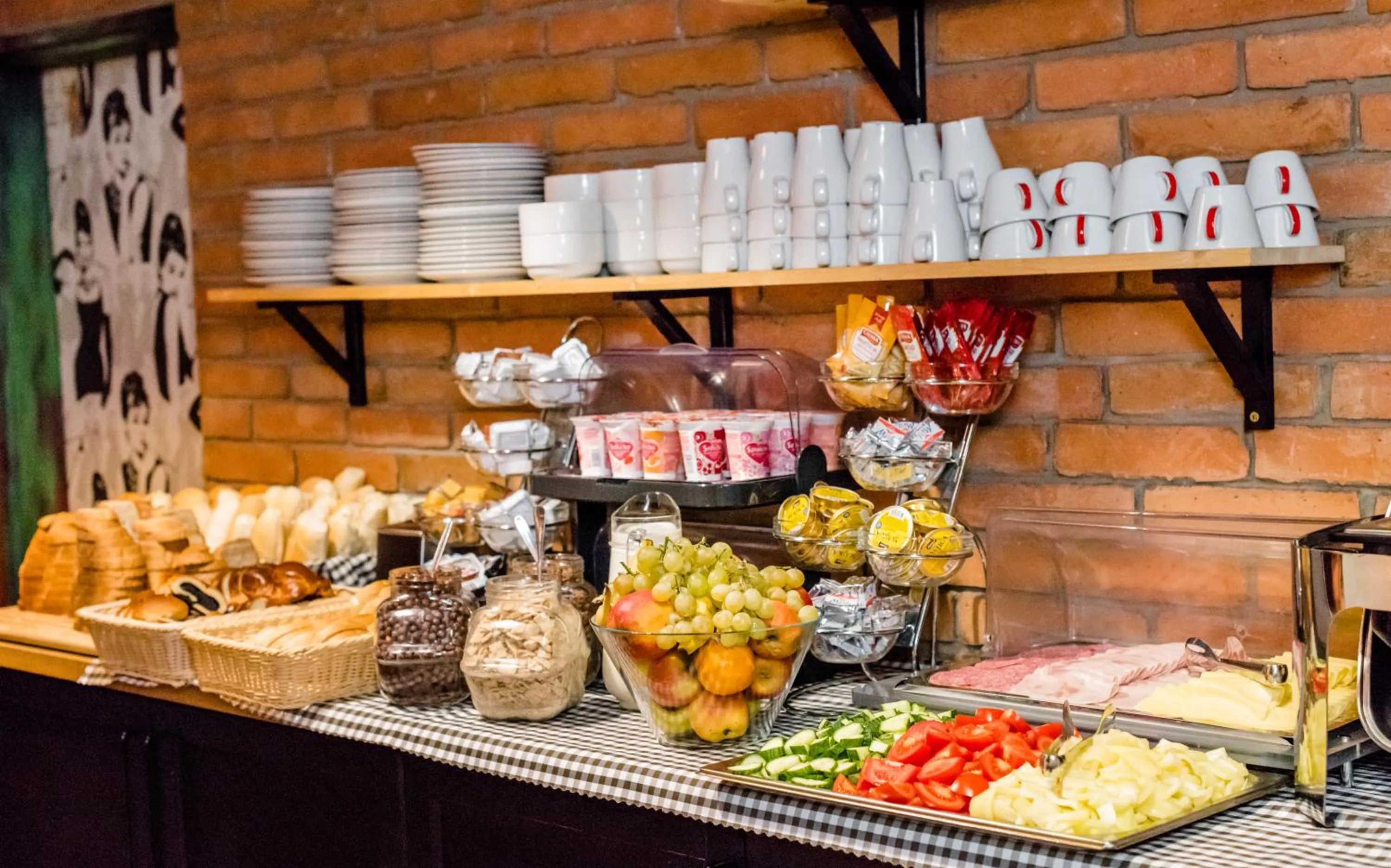 Buffet breakfast in Charming & Cozy Ambiente Apartments