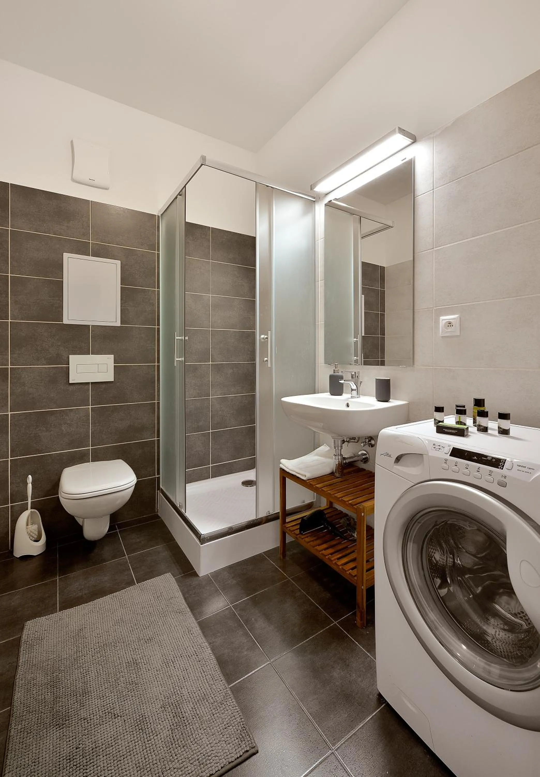 Bathroom in Charming & Cozy Ambiente Apartments