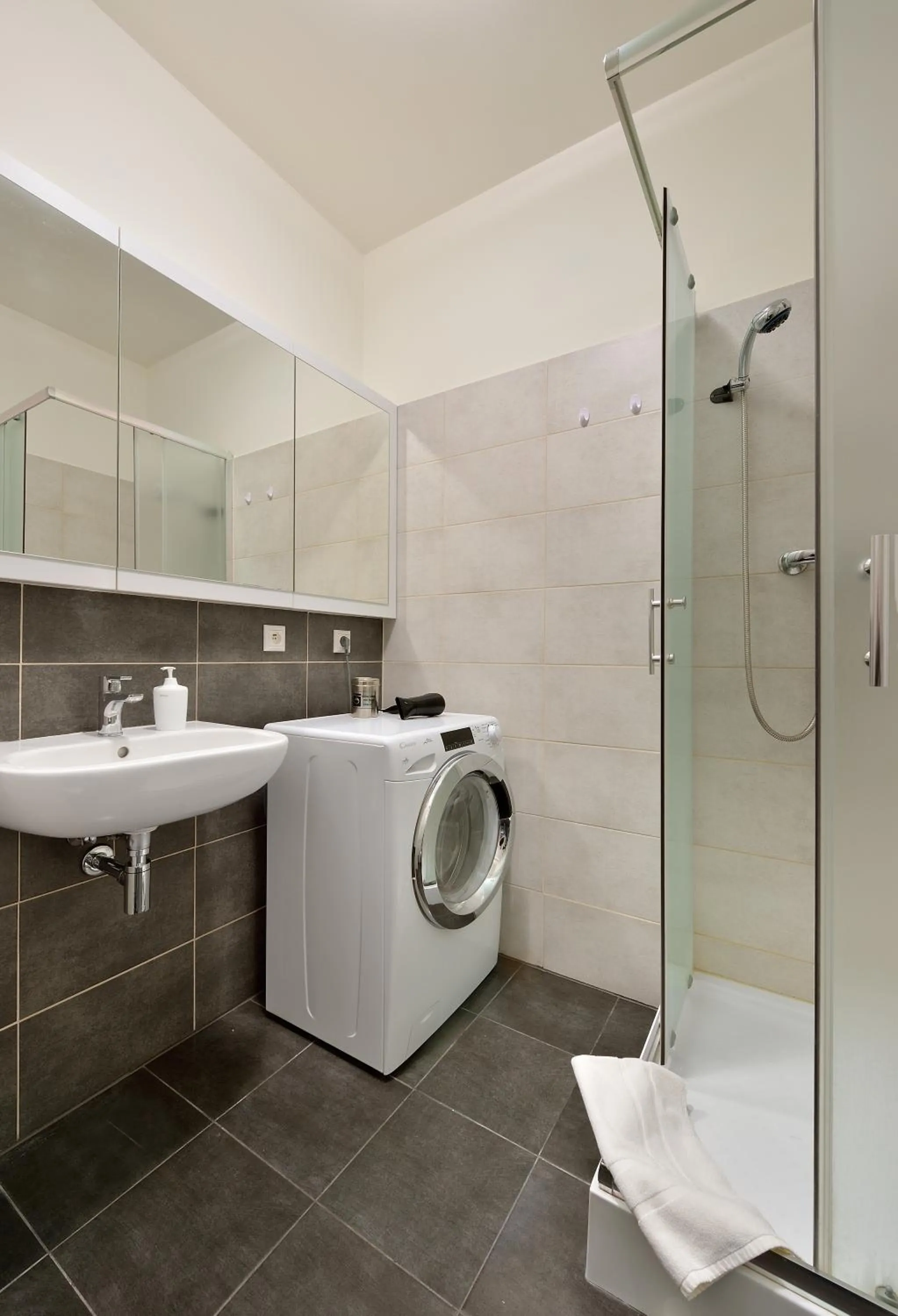 Bathroom in Charming & Cozy Ambiente Apartments