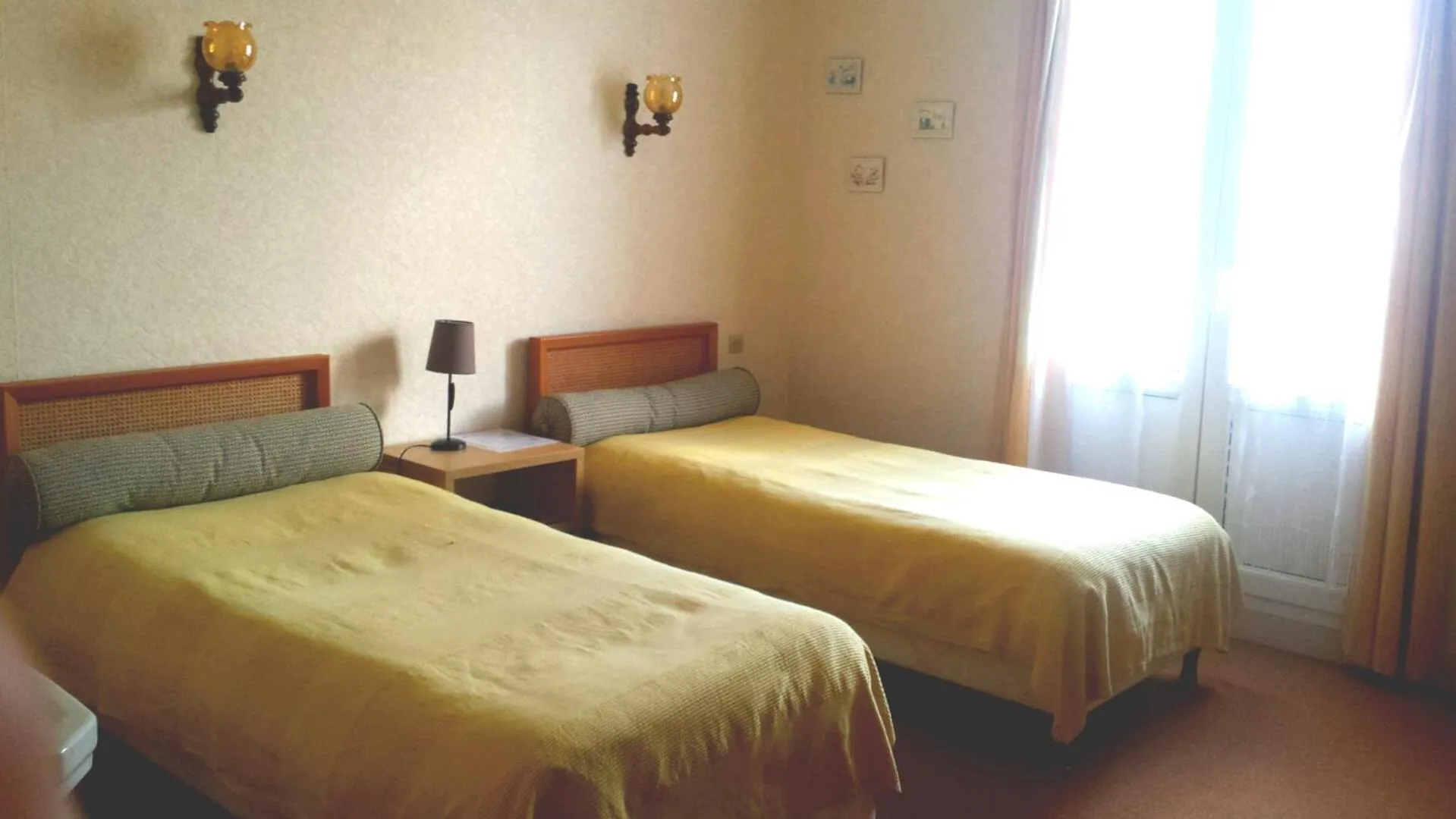 Photo of the whole room, Bed in Le Soleil D'or