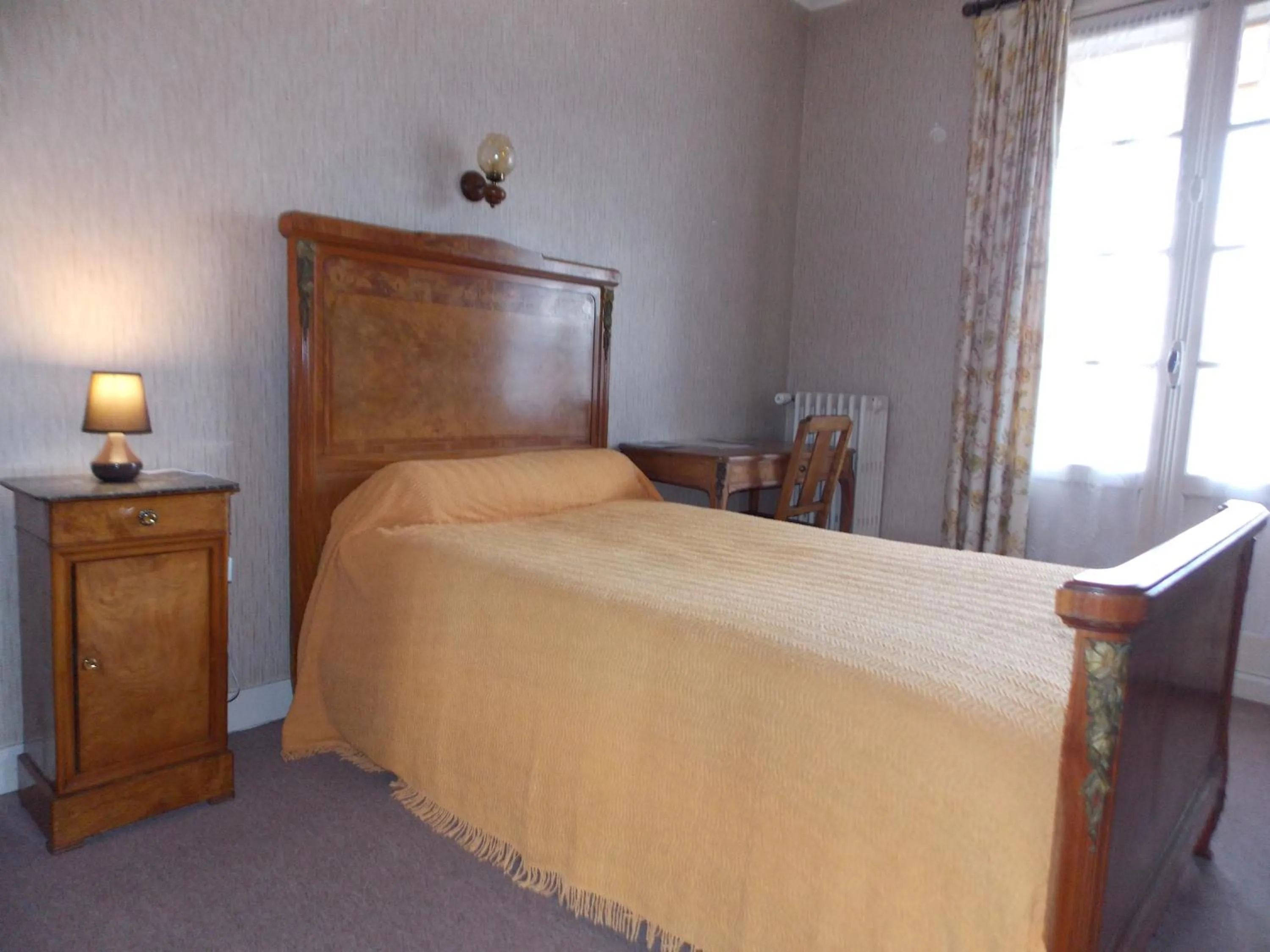 Photo of the whole room, Bed in Le Soleil D'or