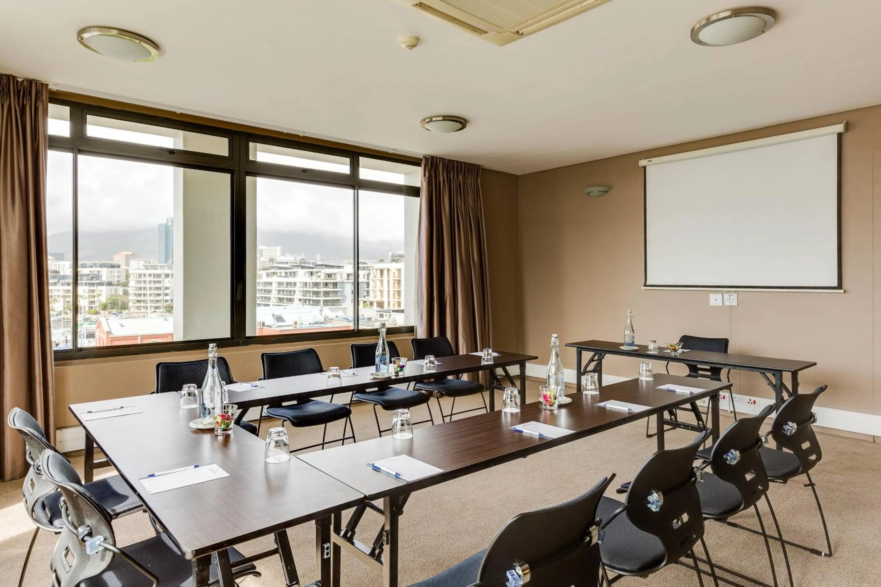 Meeting/conference room in Protea Hotel by Marriott Cape Town Waterfront Breakwater Lodge