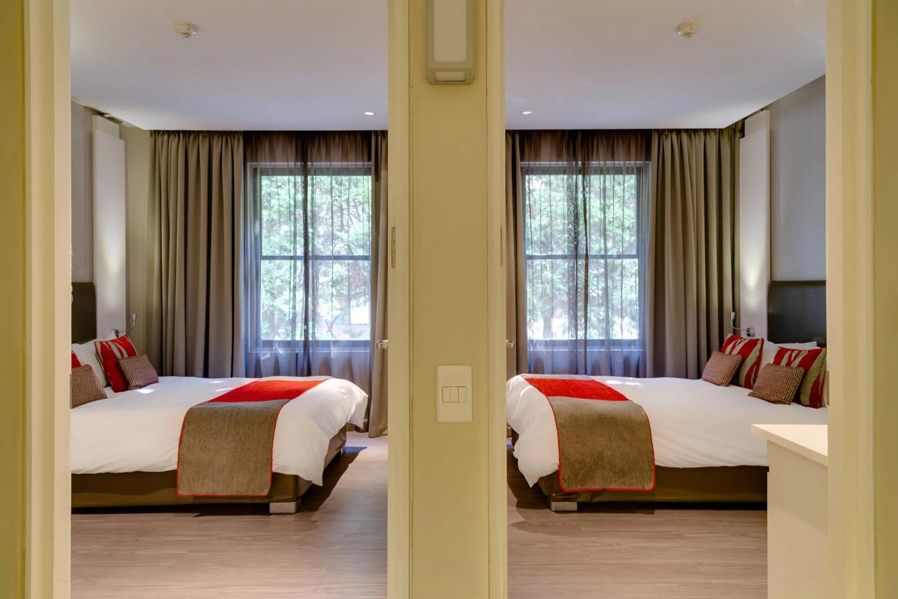 Photo of the whole room, Bed in Protea Hotel by Marriott Cape Town Waterfront Breakwater Lodge