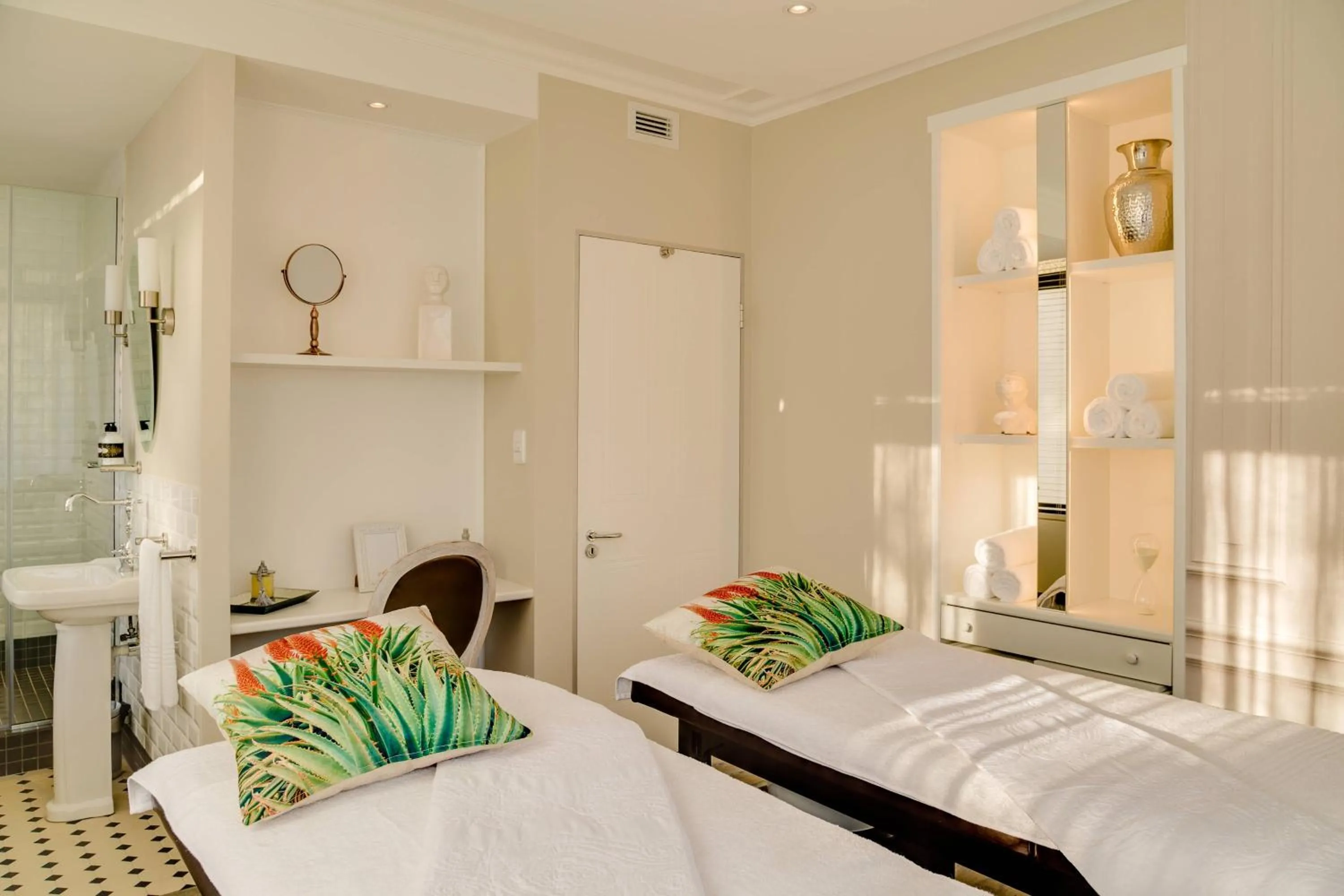 Spa and wellness centre/facilities, Bed in Protea Hotel by Marriott Cape Town Waterfront Breakwater Lodge