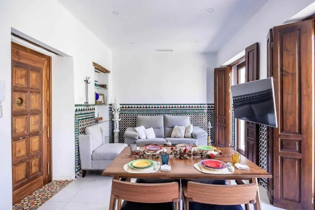 Alzhara Suites II Balcón Triana Torre Pelli
