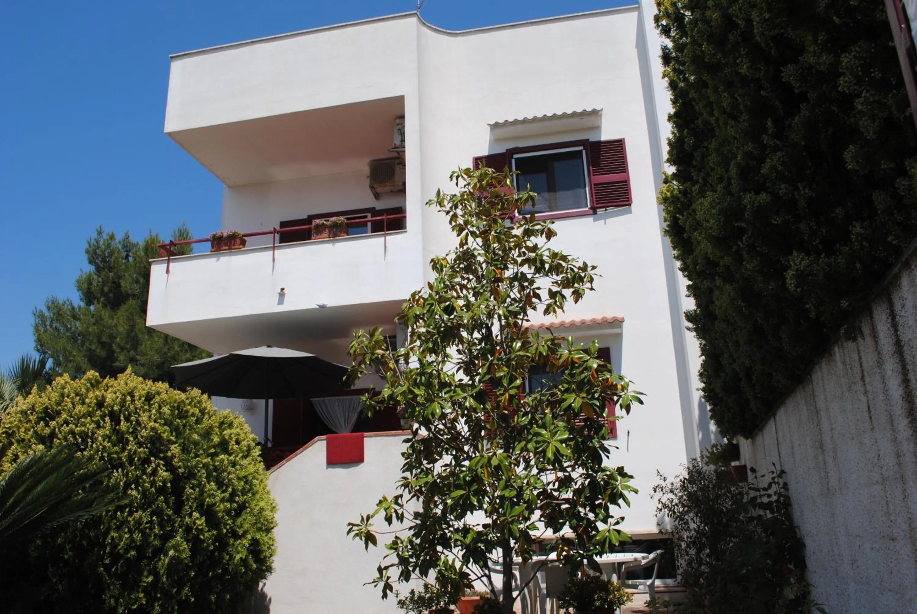 Facade/entrance in Annavi