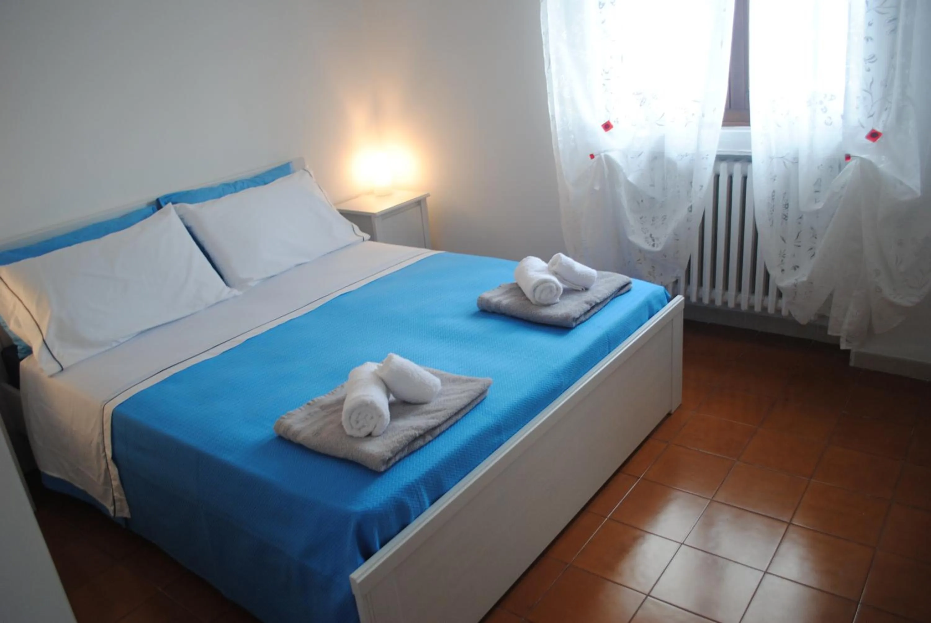 Photo of the whole room, Bed in Annavi