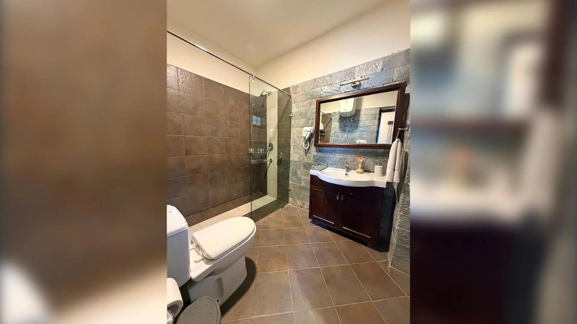 Shower in Heritage Satikva Resorts and Spa