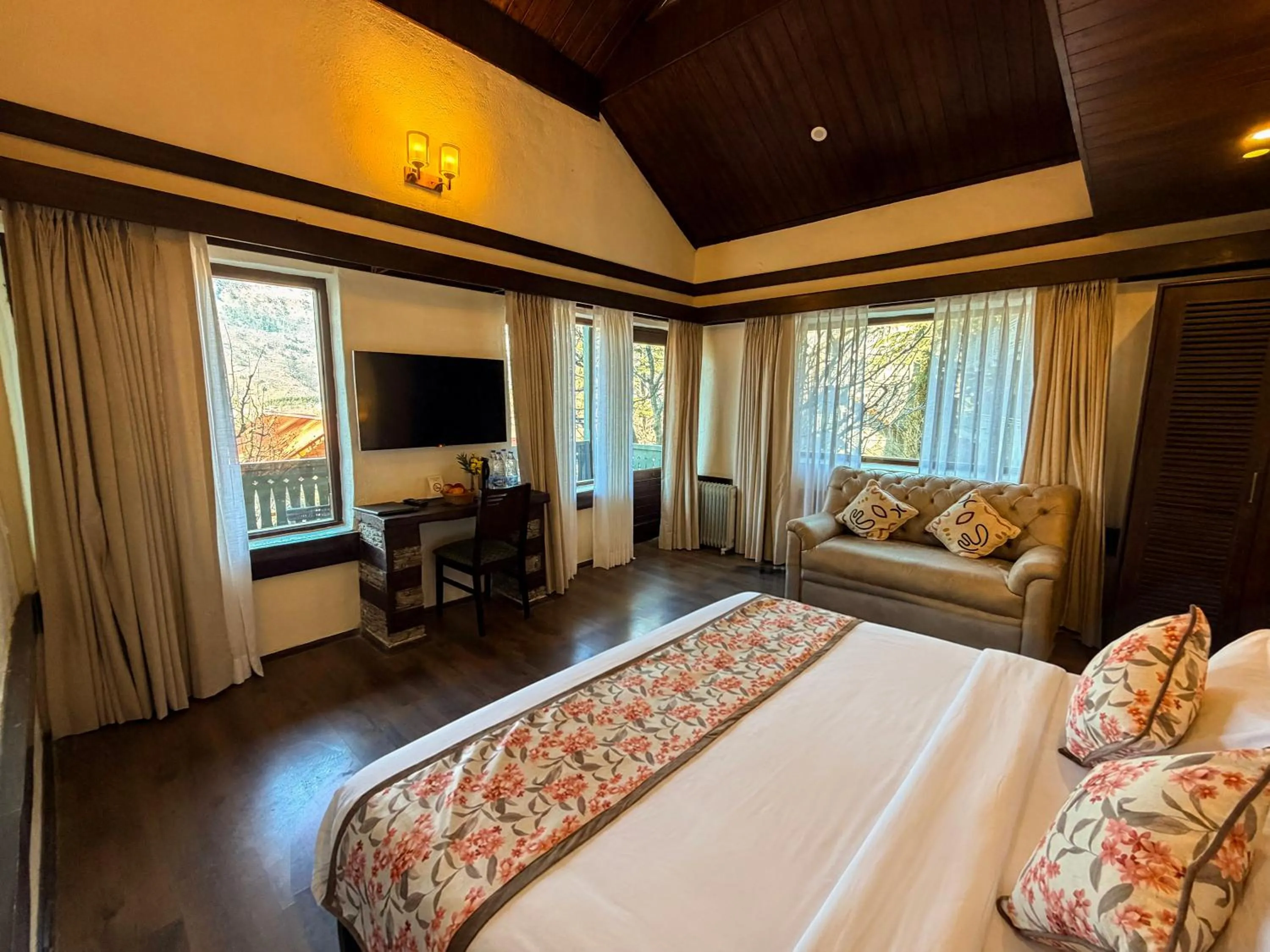 Bed in Heritage Satikva Resorts and Spa