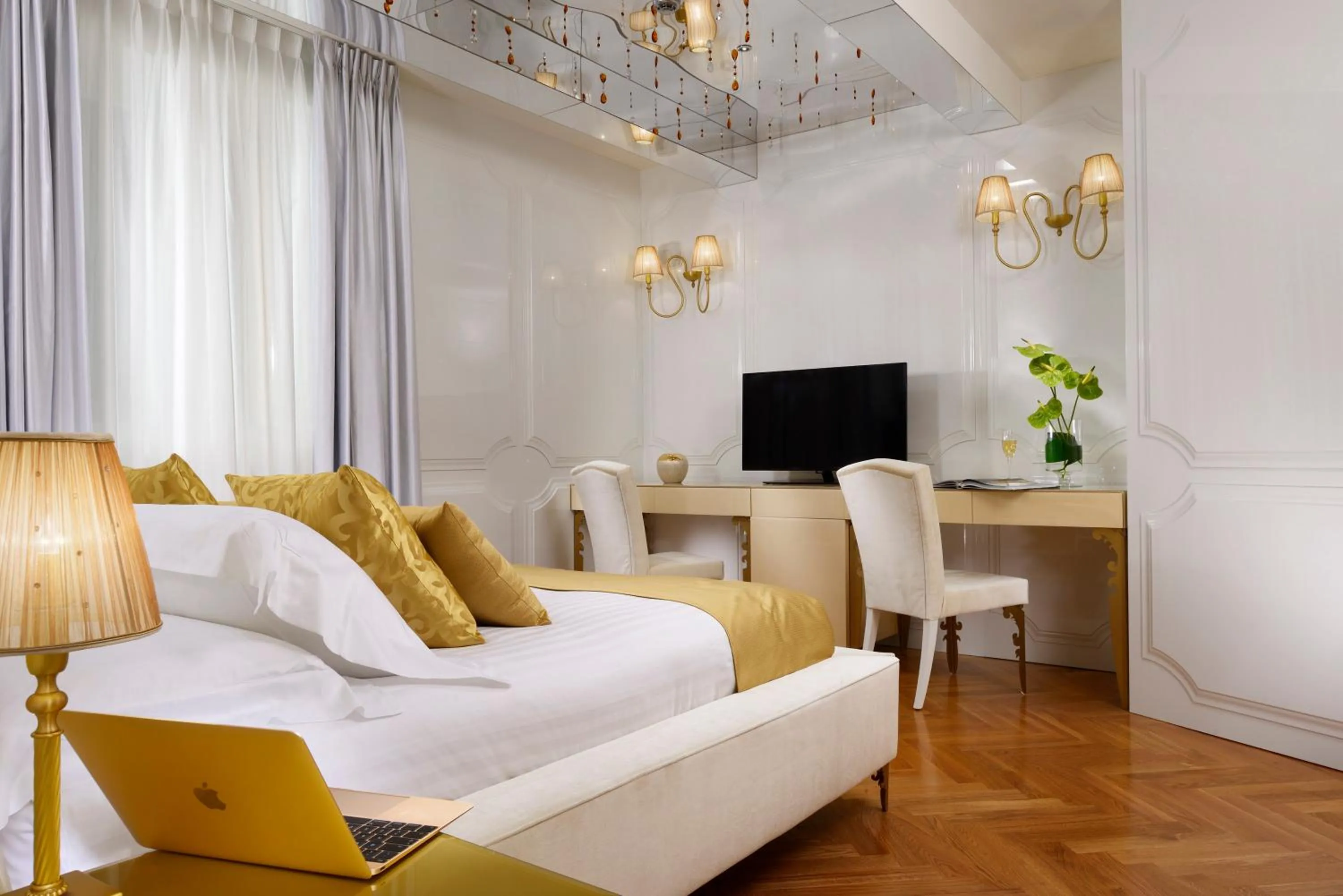 TV and multimedia, Bed in Lifestyle Suites Rome