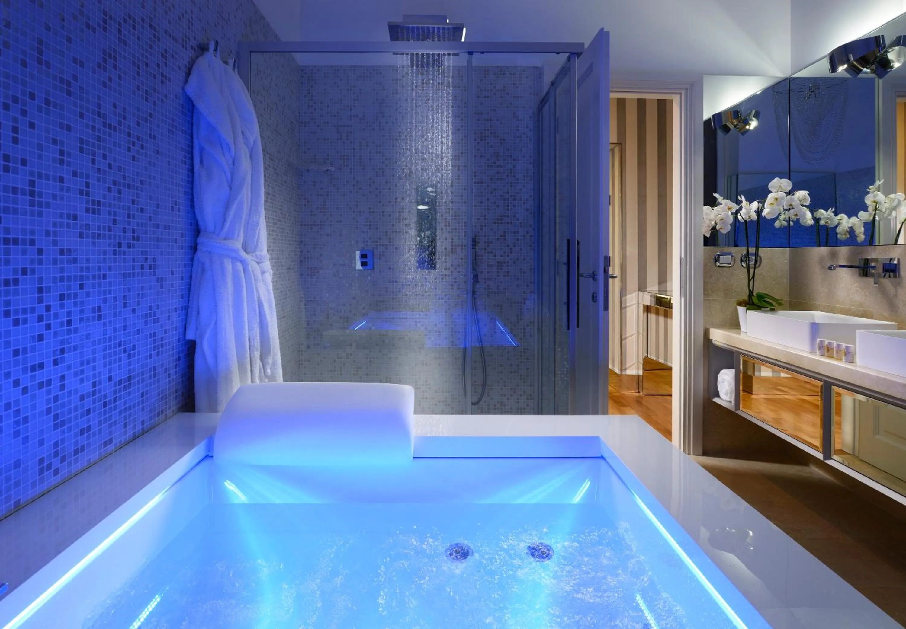 Shower in Lifestyle Suites Rome