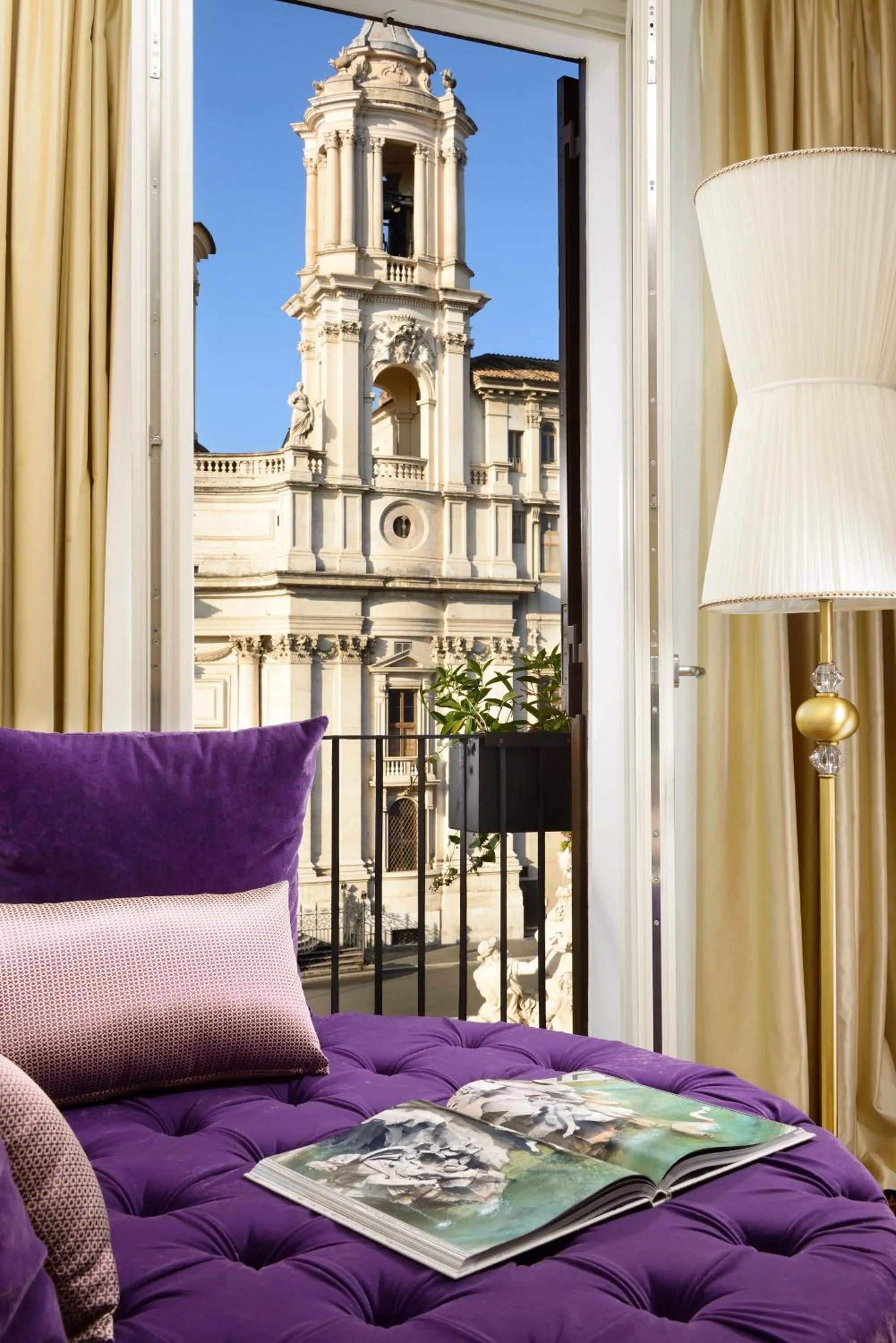 Day, Bed in Lifestyle Suites Rome