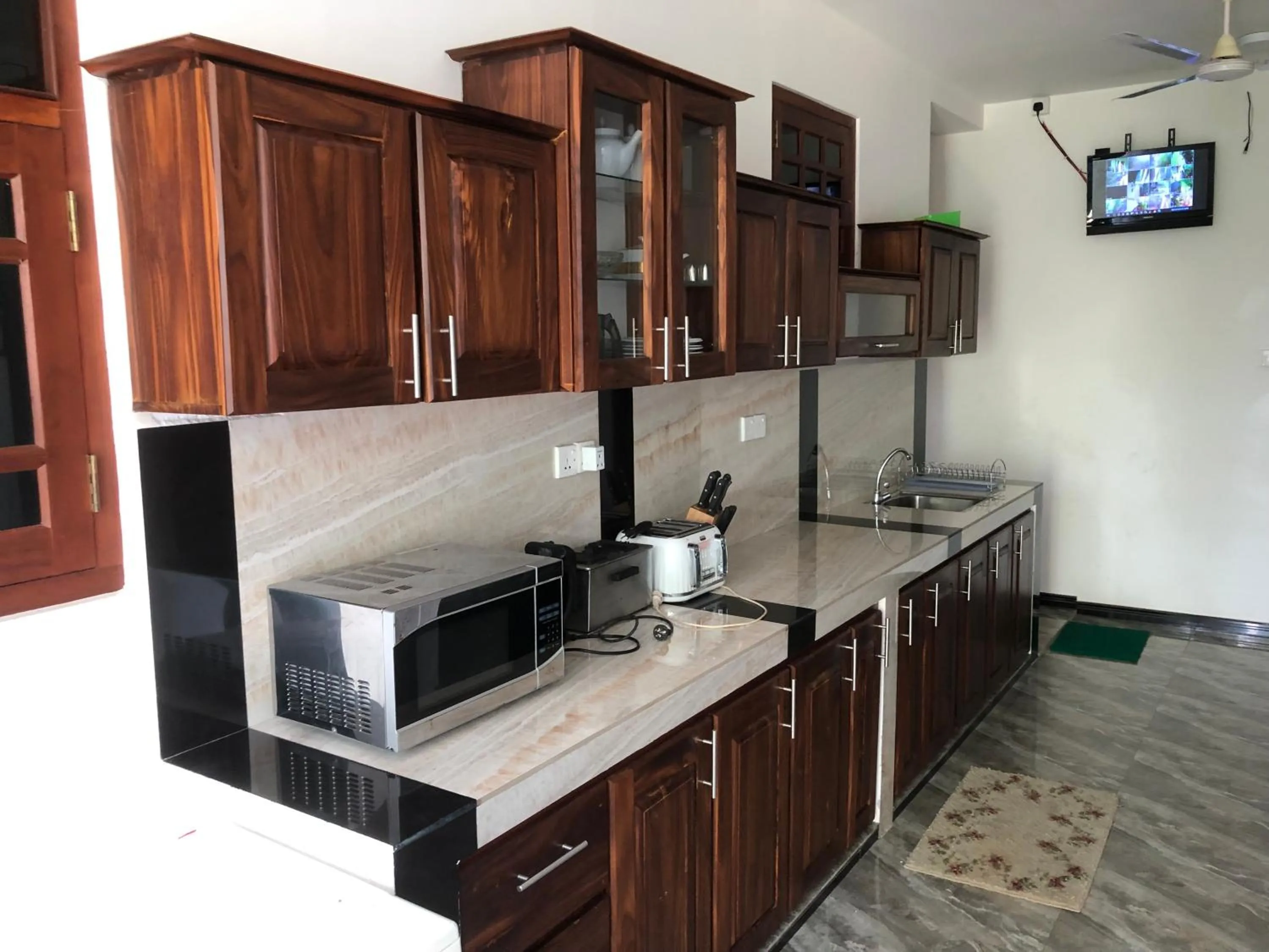 Coral Palm Villa and Apartment