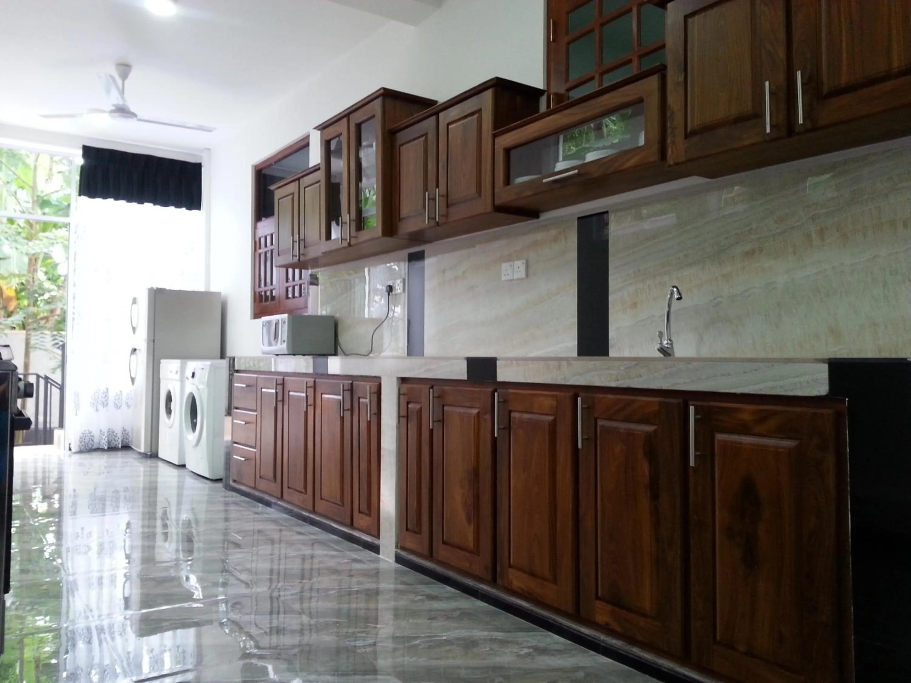 Kitchen or kitchenette in Coral Palm Villa and Apartment