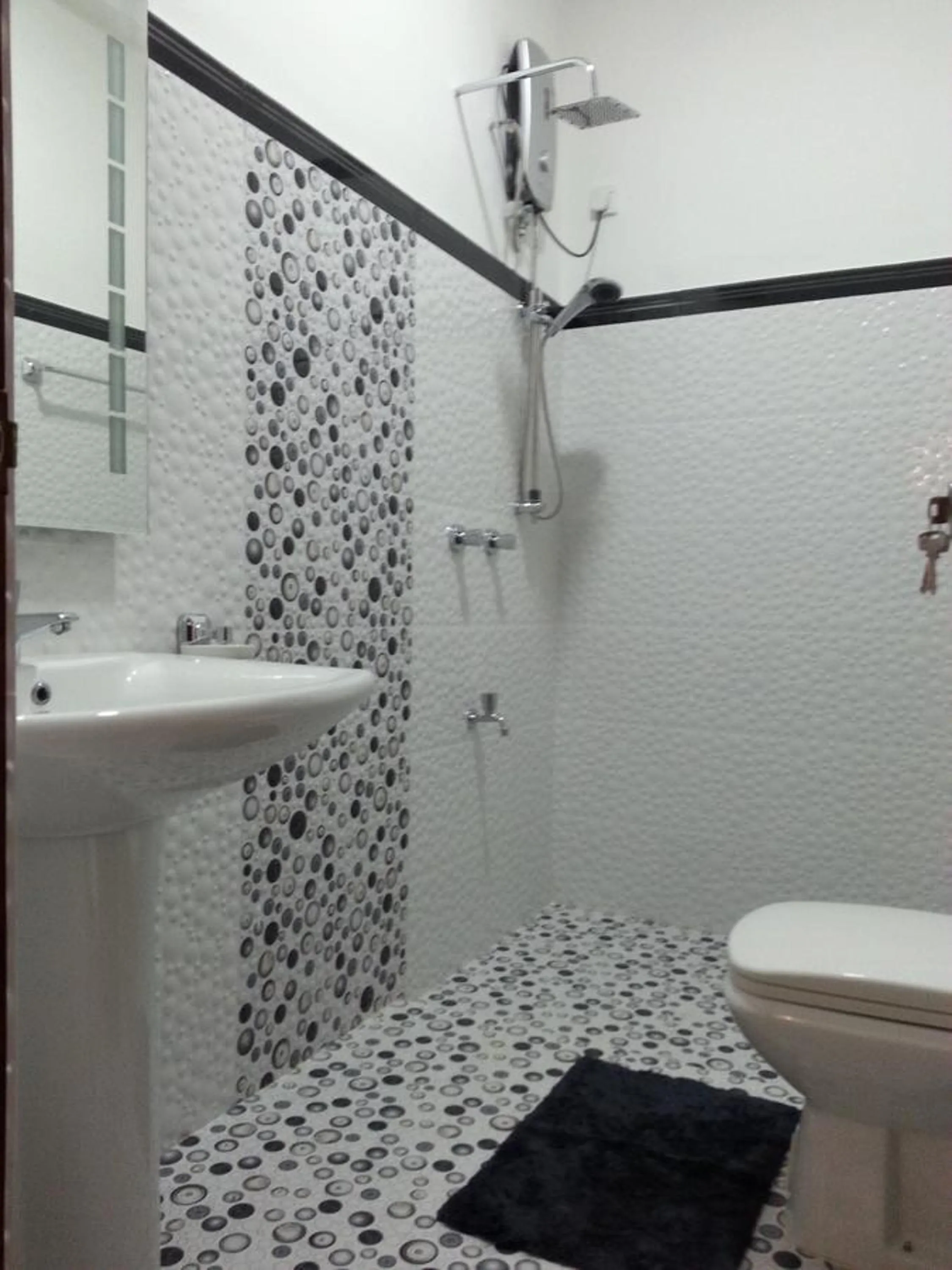 Bathroom in Coral Palm Villa and Apartment