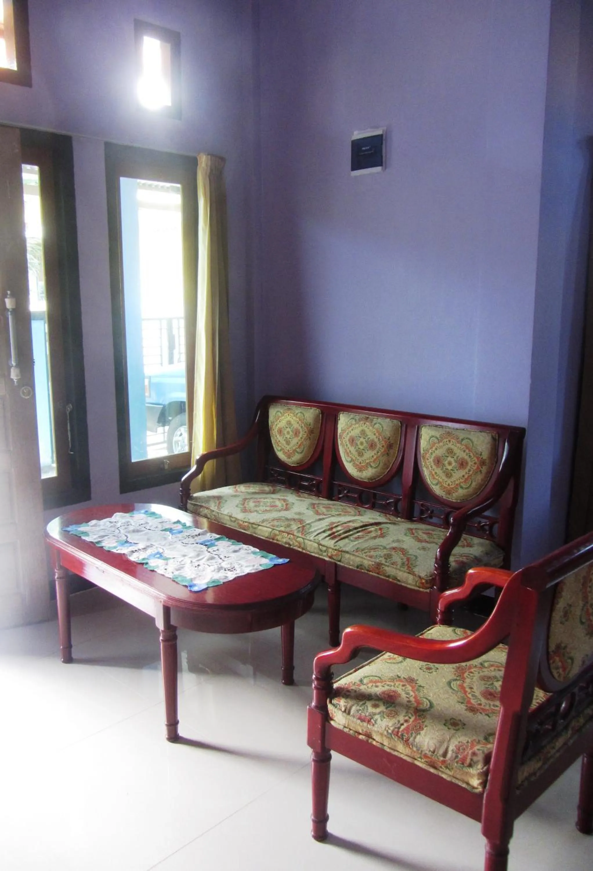 Communal lounge/ TV room in Kurnia Homestay