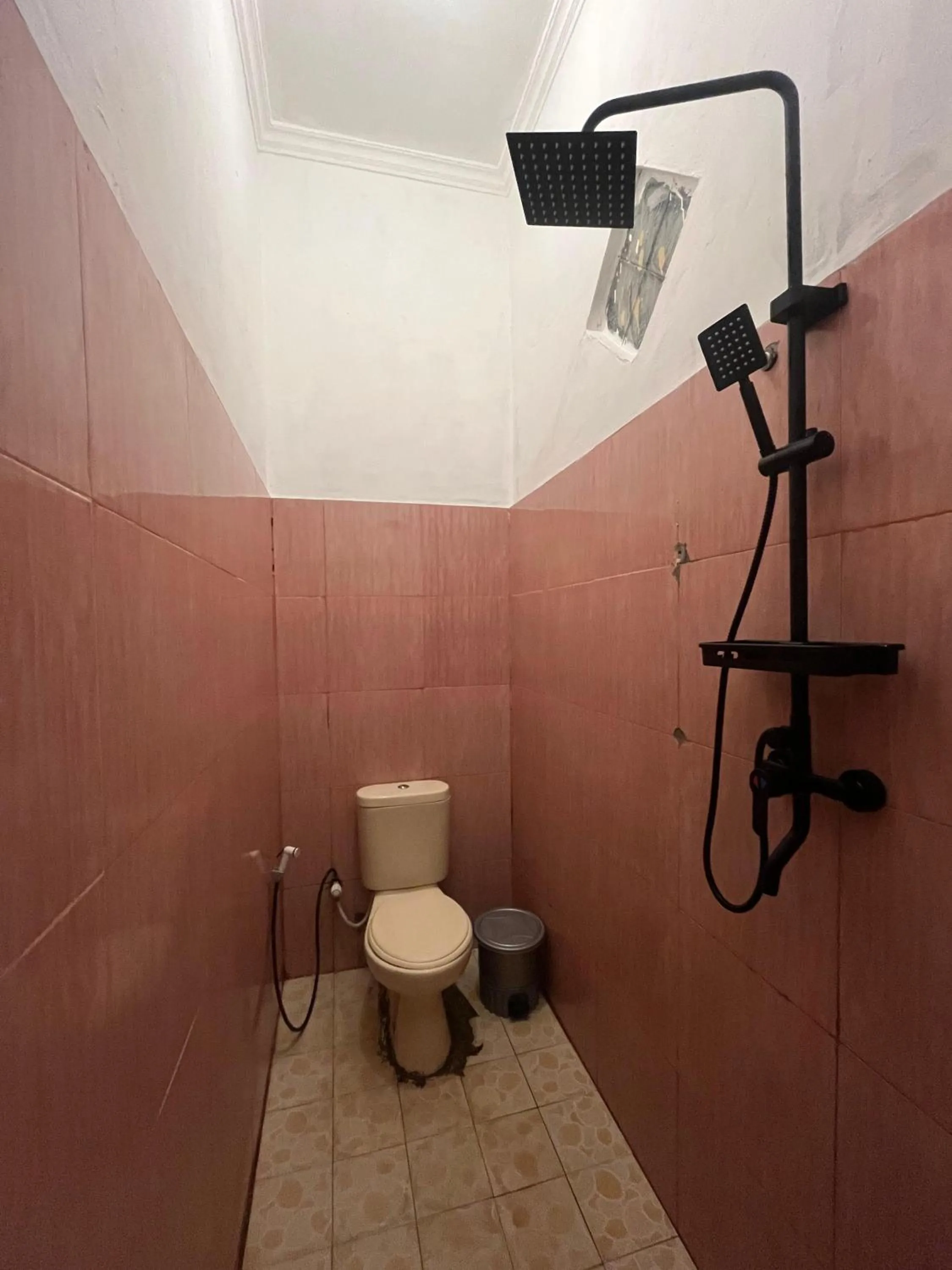 Shower in Roby Homestay
