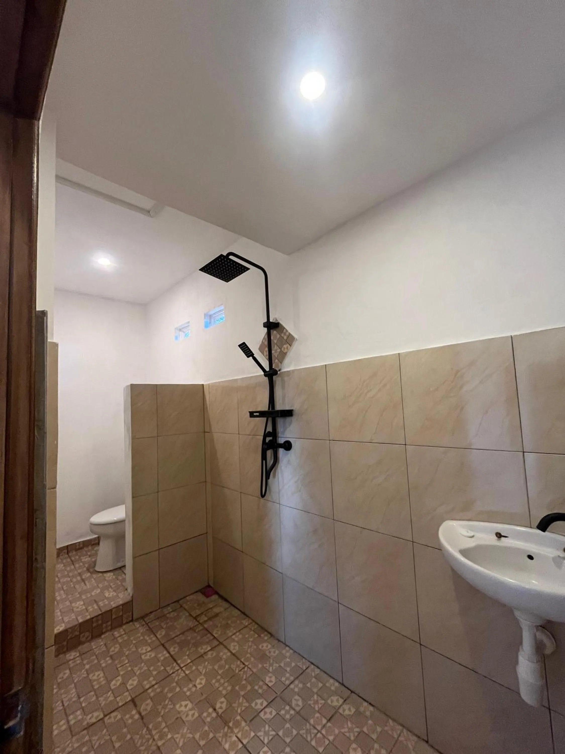 Shower in Roby Homestay