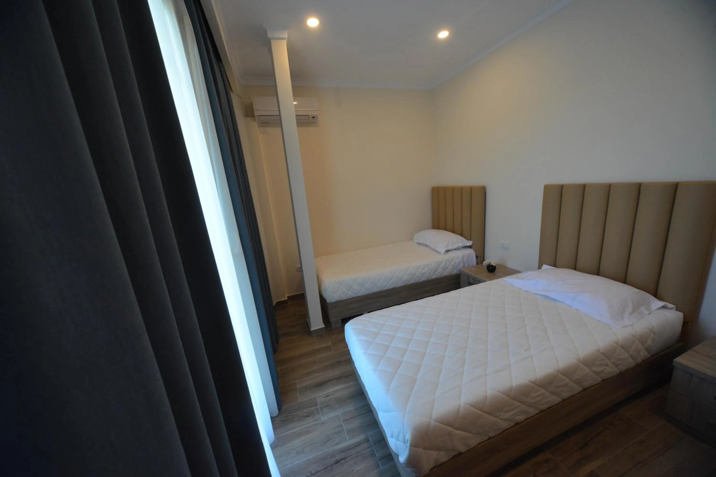 Garden view, Bed in Hotel Elesio