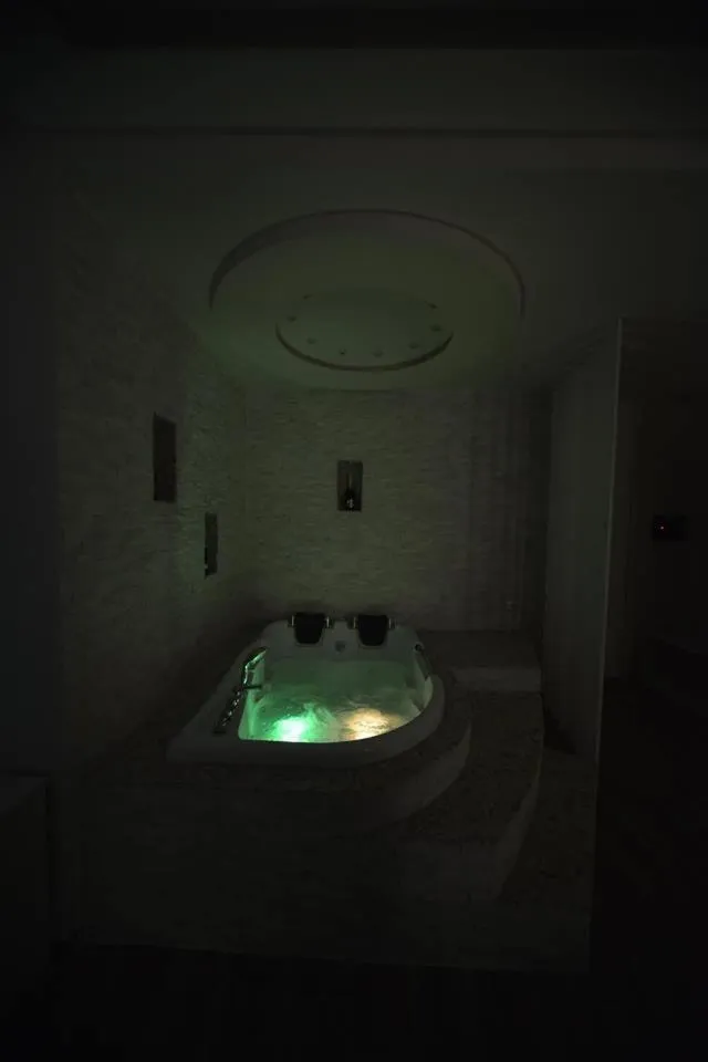 Hot Tub in Hotel Elesio