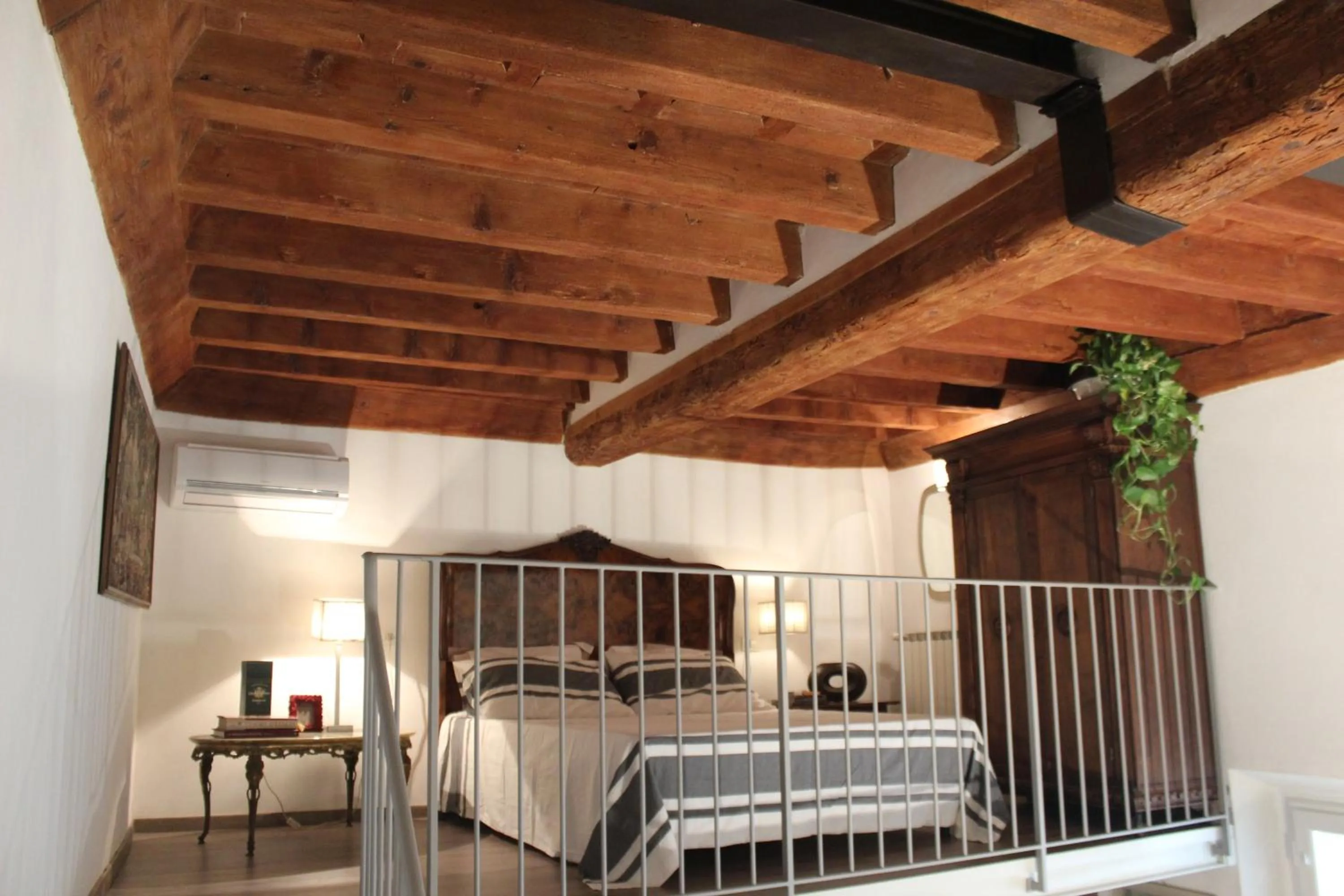 Bedroom, Bed in Florence Pitti Loft