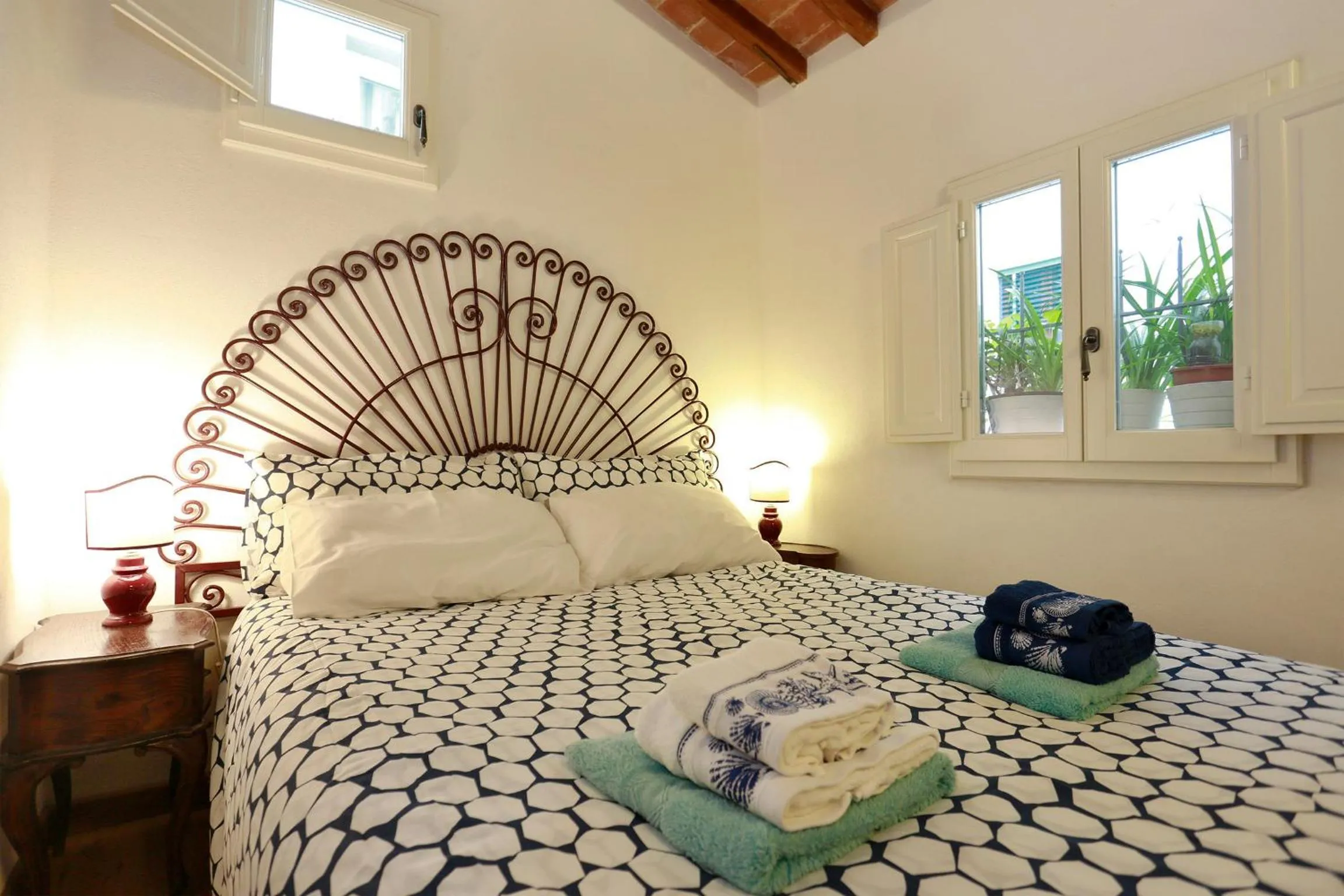 Photo of the whole room, Bed in Florence Pitti Loft