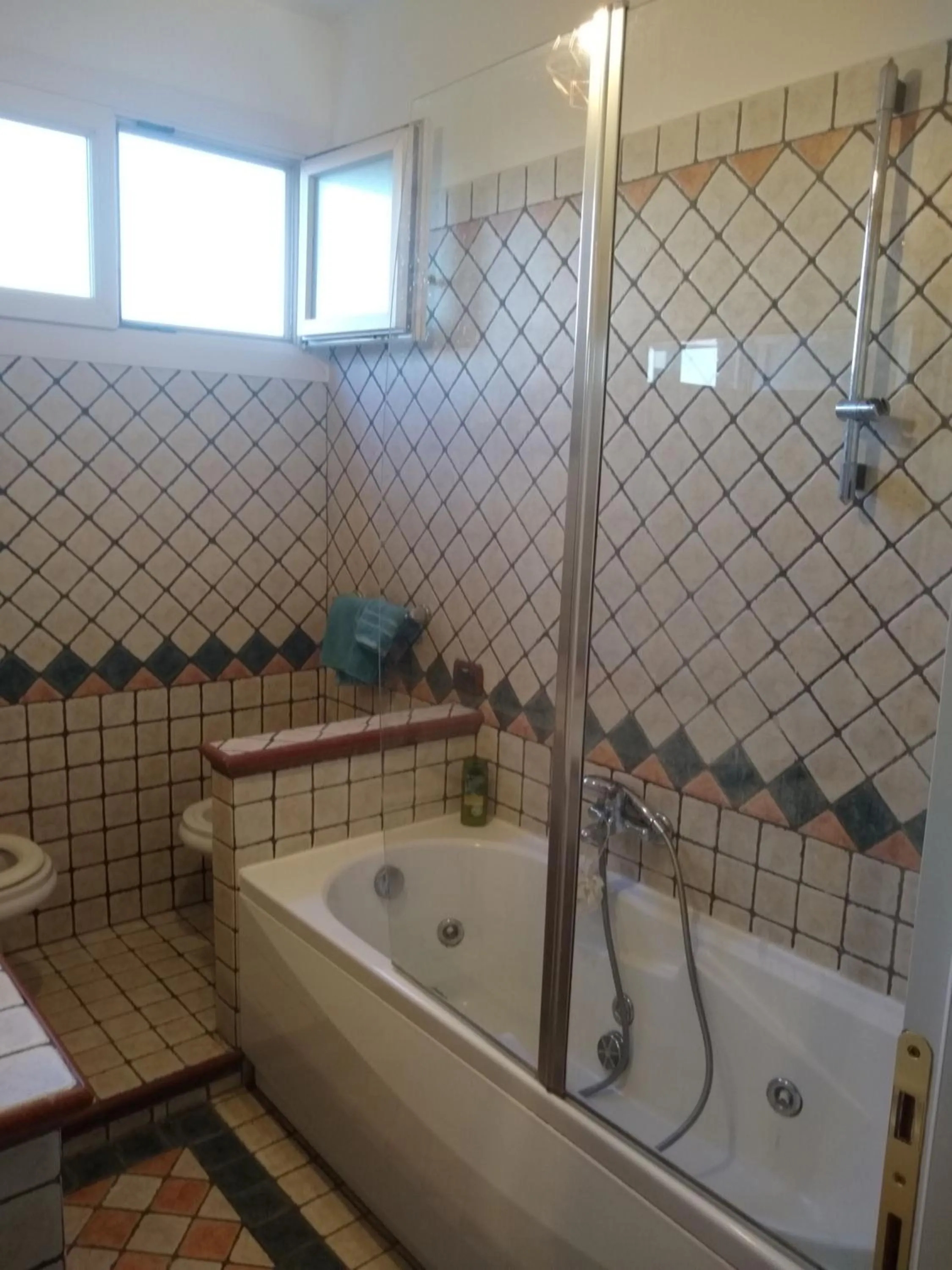 Shower in La finestra sul mare