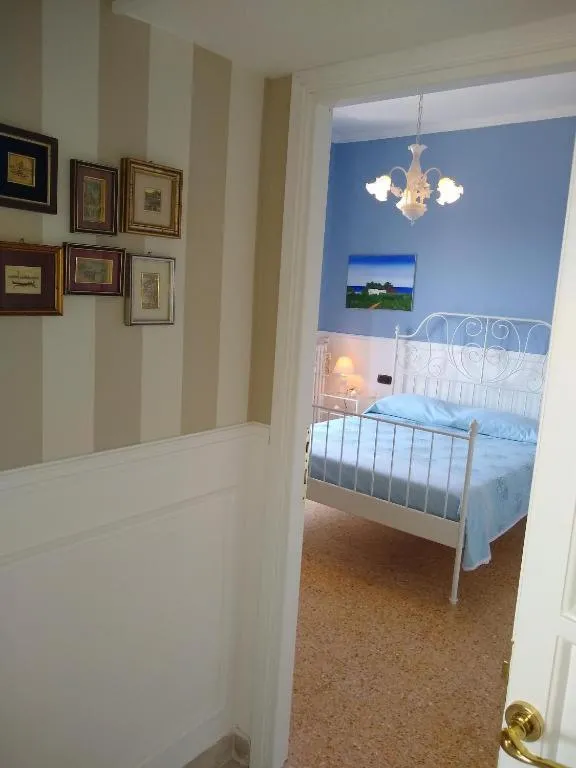 Bed in La finestra sul mare