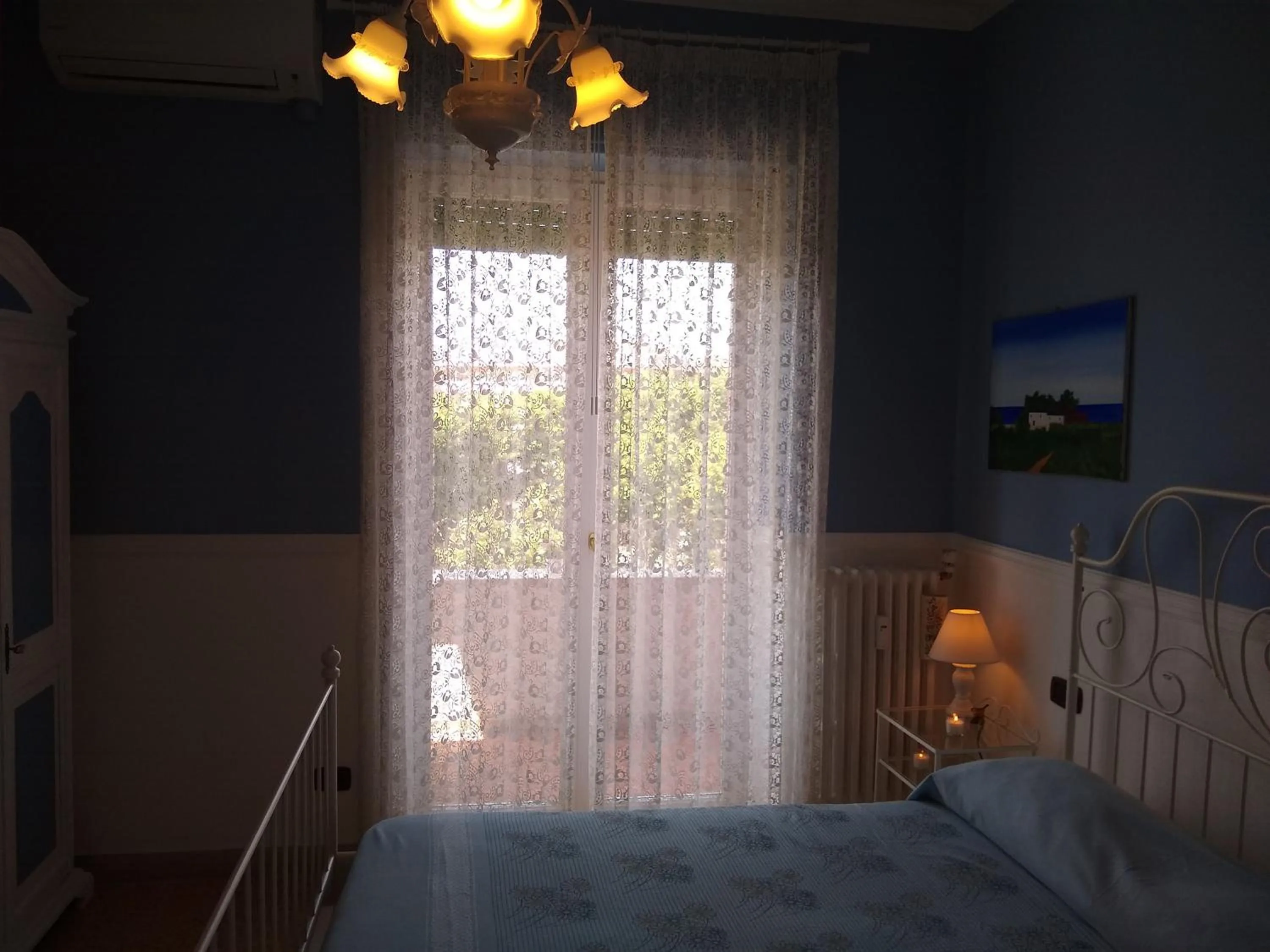 Bed in La finestra sul mare