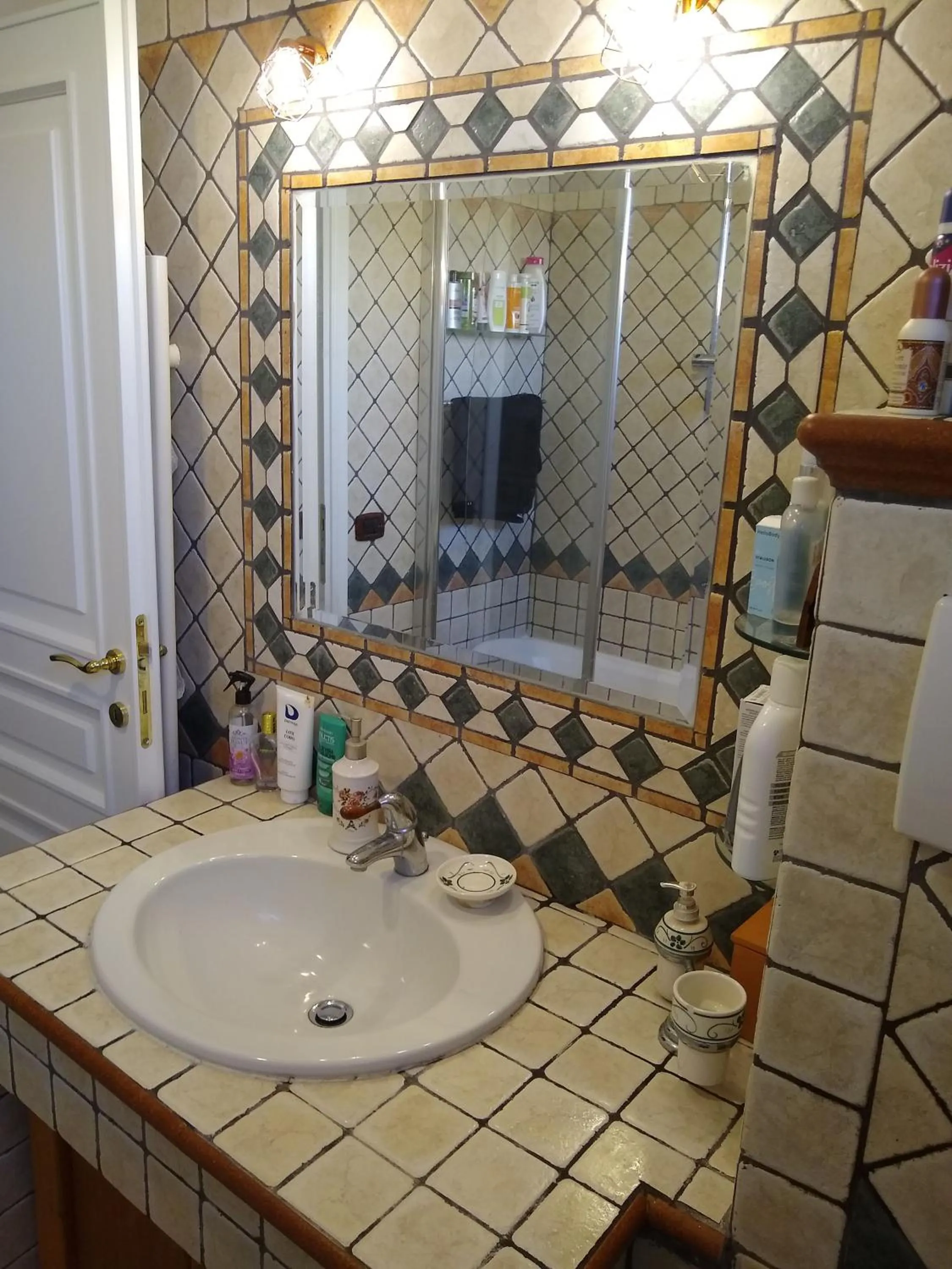 Shower in La finestra sul mare